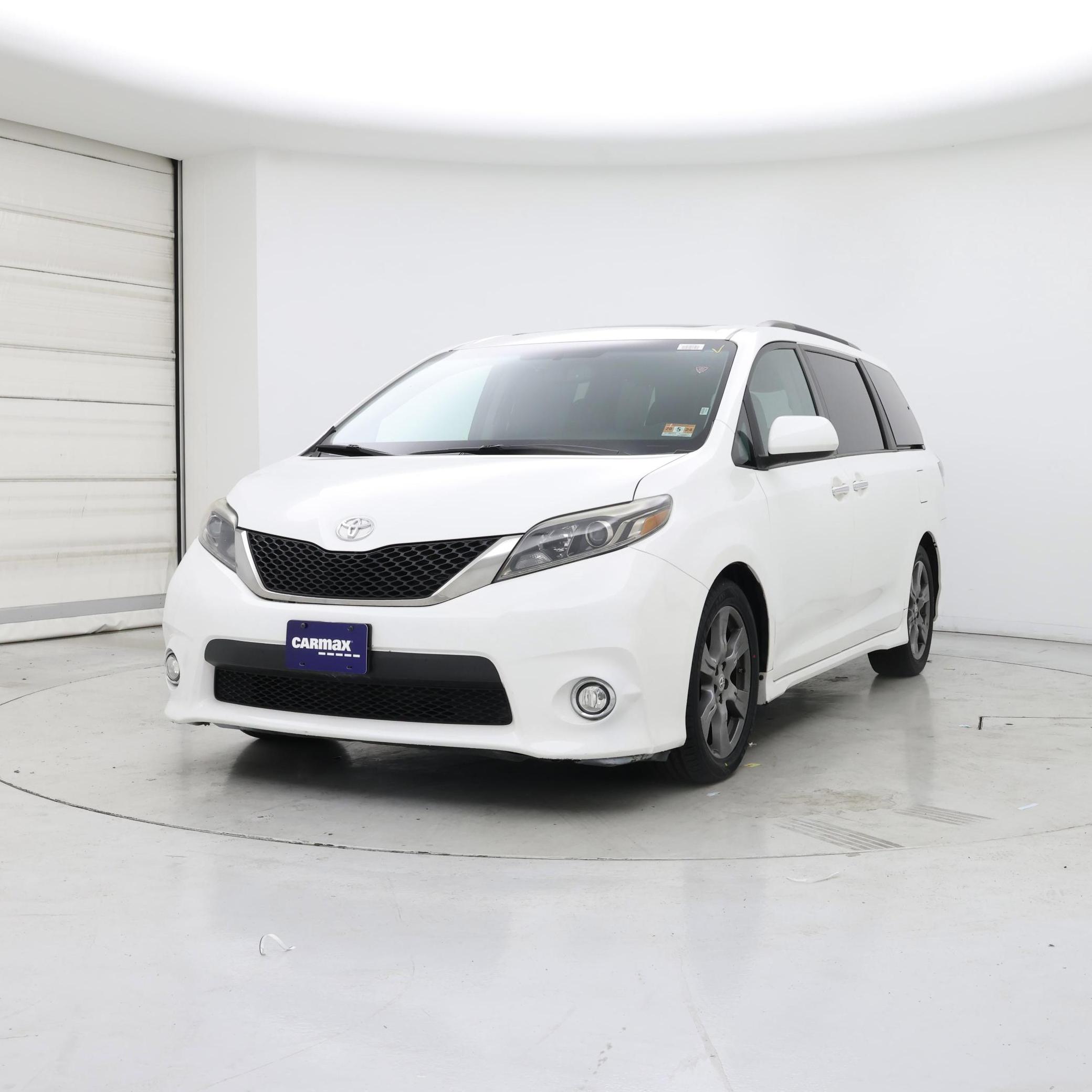 Thumbnail: 2017 Toyota Sienna - 4