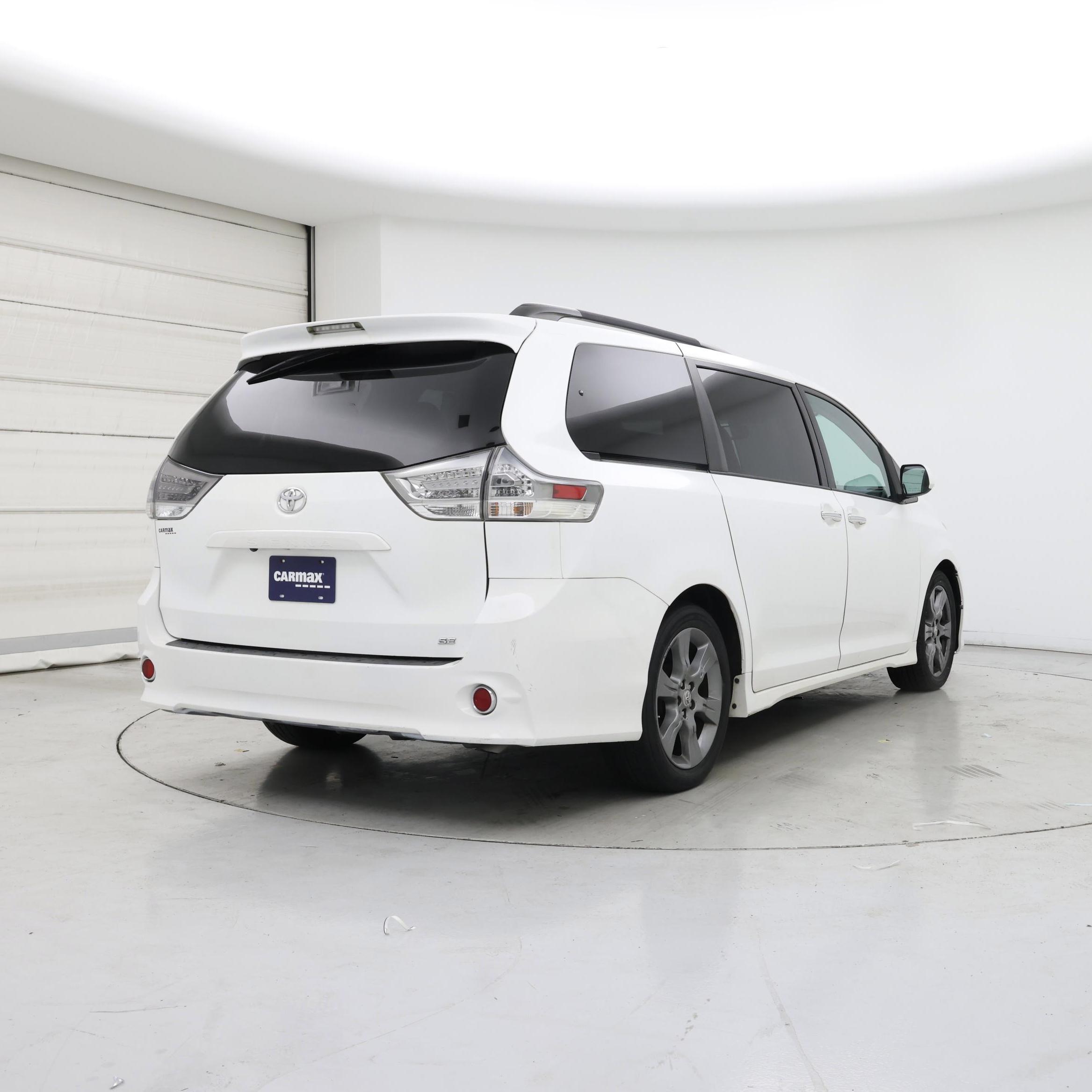 Thumbnail: 2017 Toyota Sienna - 8