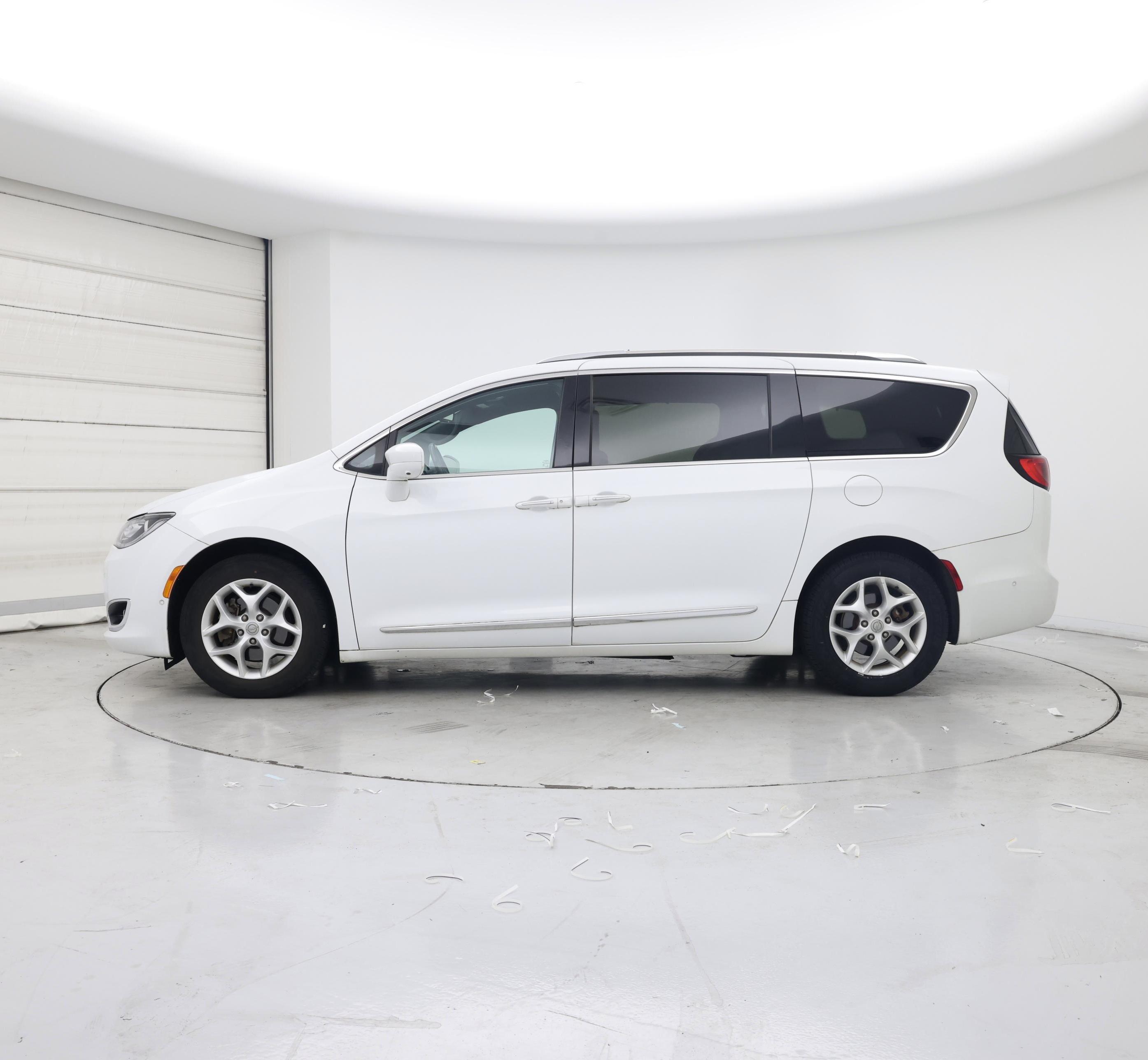 Thumbnail: 2020 Chrysler Pacifica - 3