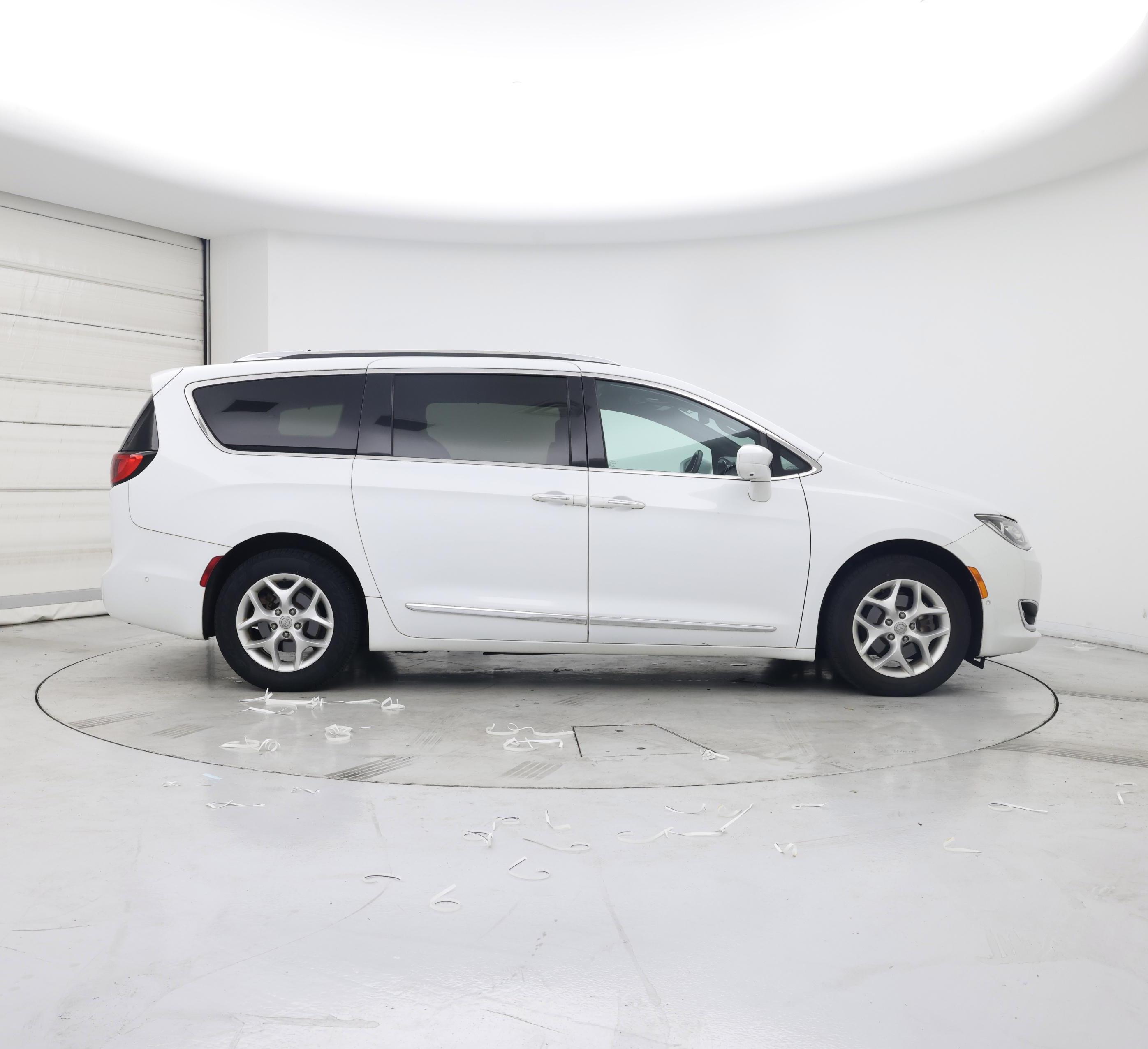 Thumbnail: 2020 Chrysler Pacifica - 7