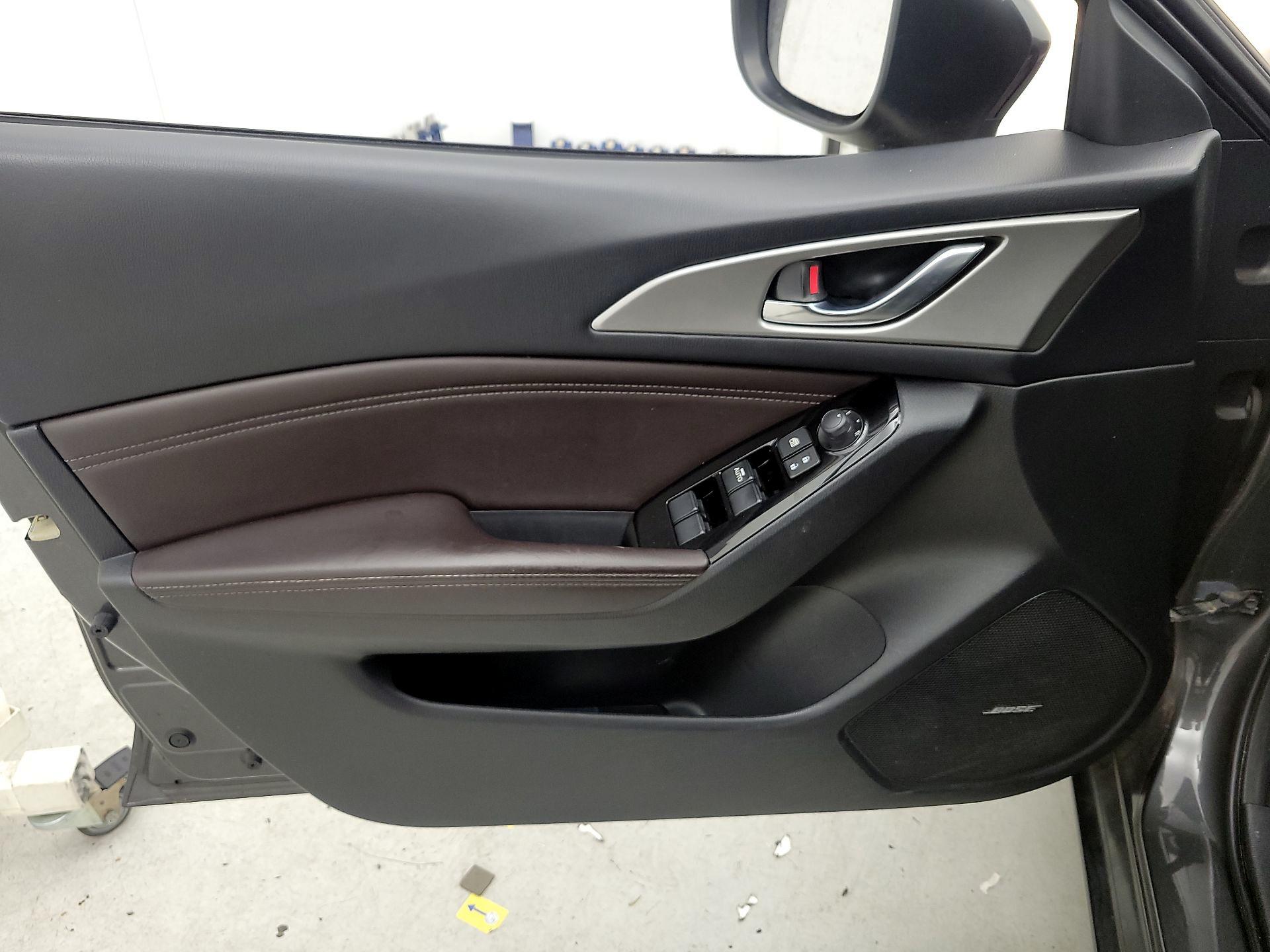 Thumbnail: 2018 Mazda Mazda3 - 12