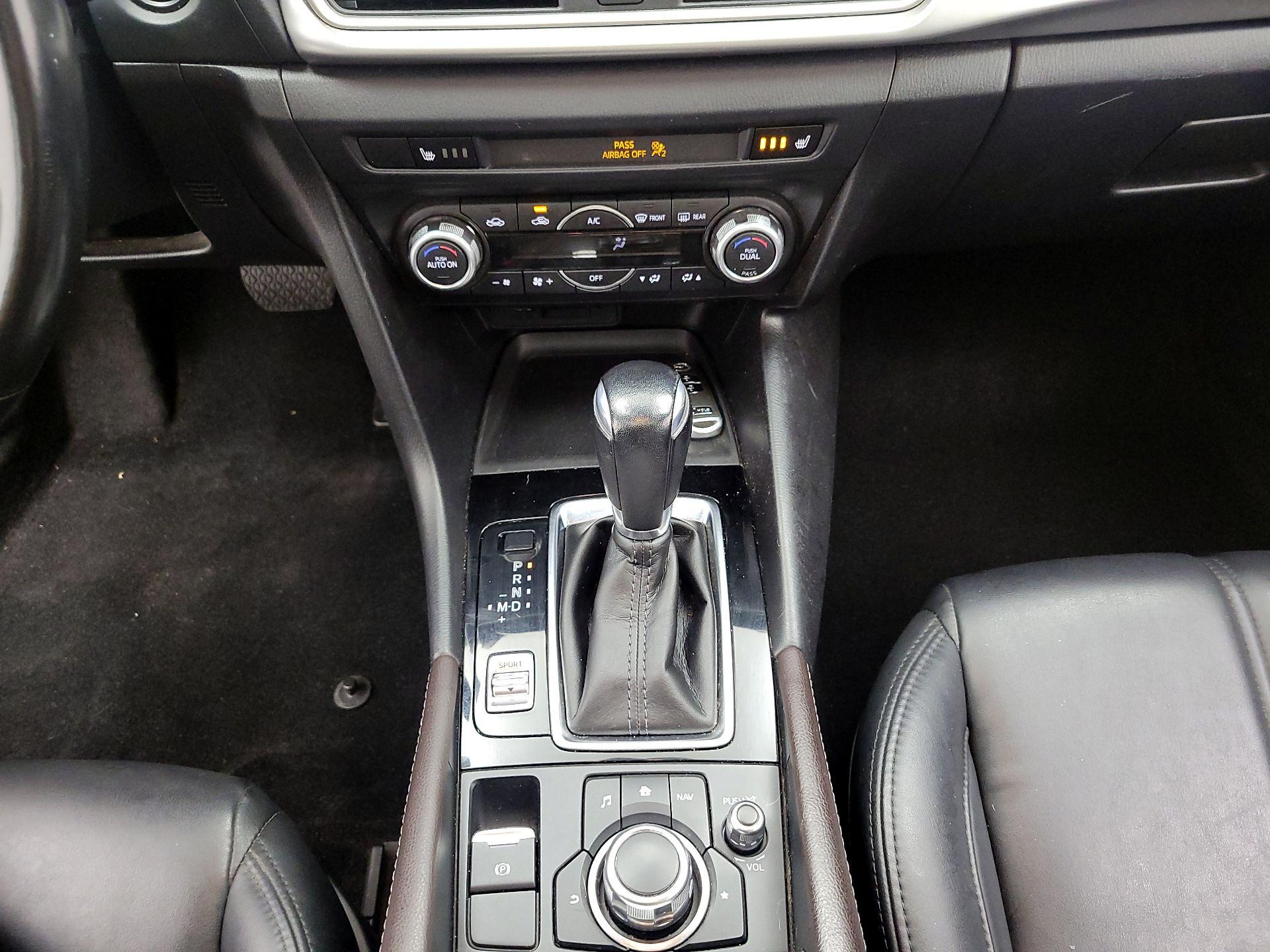 Thumbnail: 2018 Mazda Mazda3 - 17