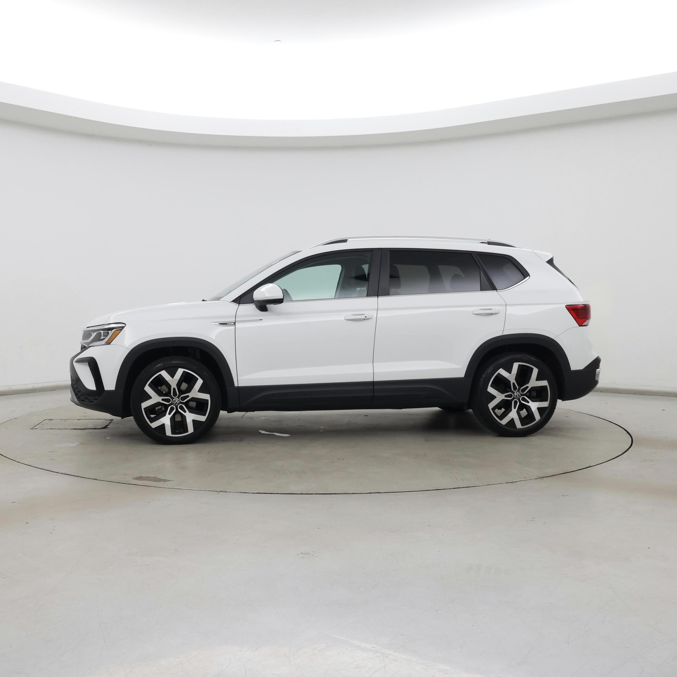 Thumbnail: 2022 Volkswagen Taos - 3