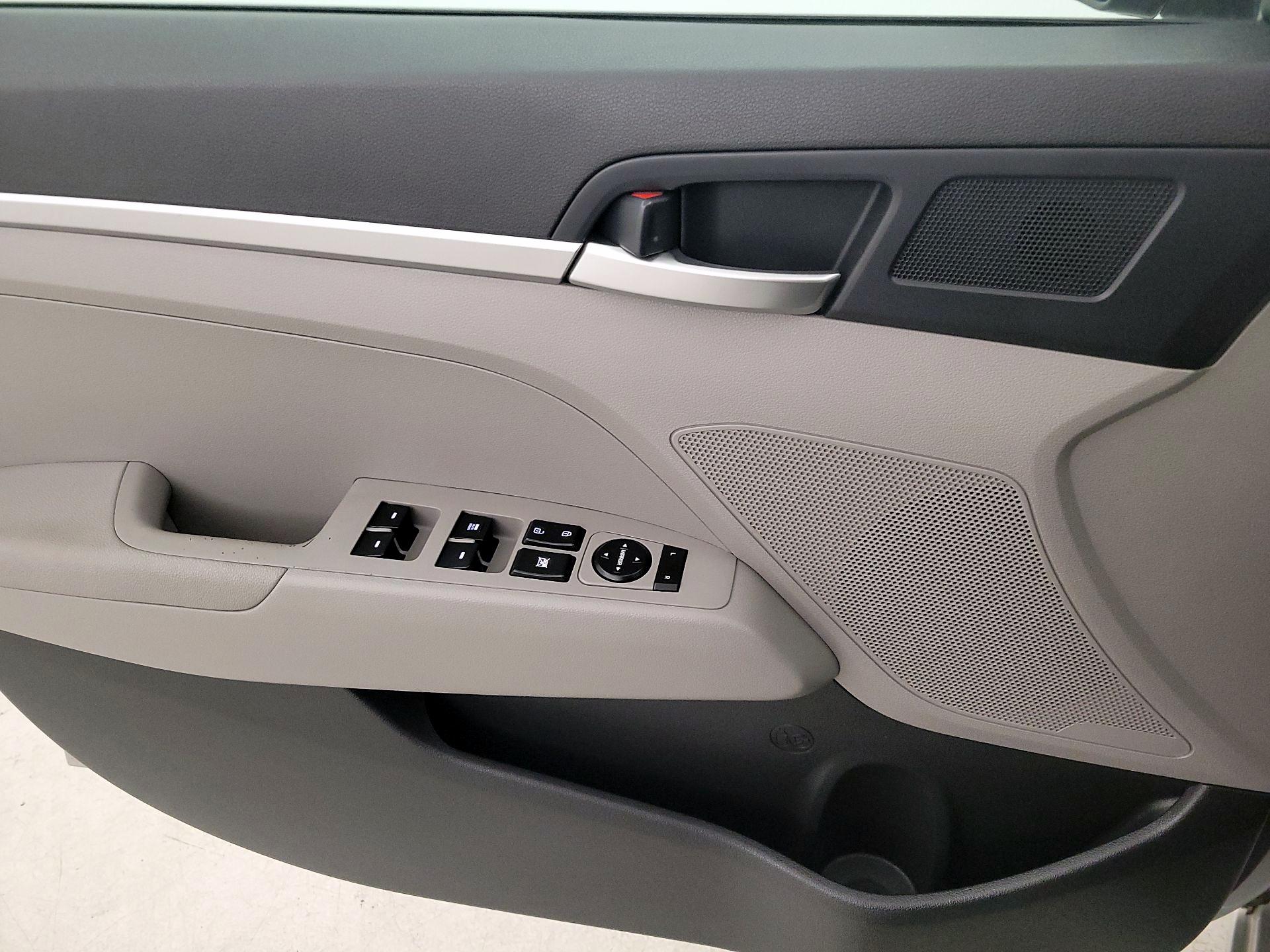 Thumbnail: 2020 Hyundai Elantra - 12