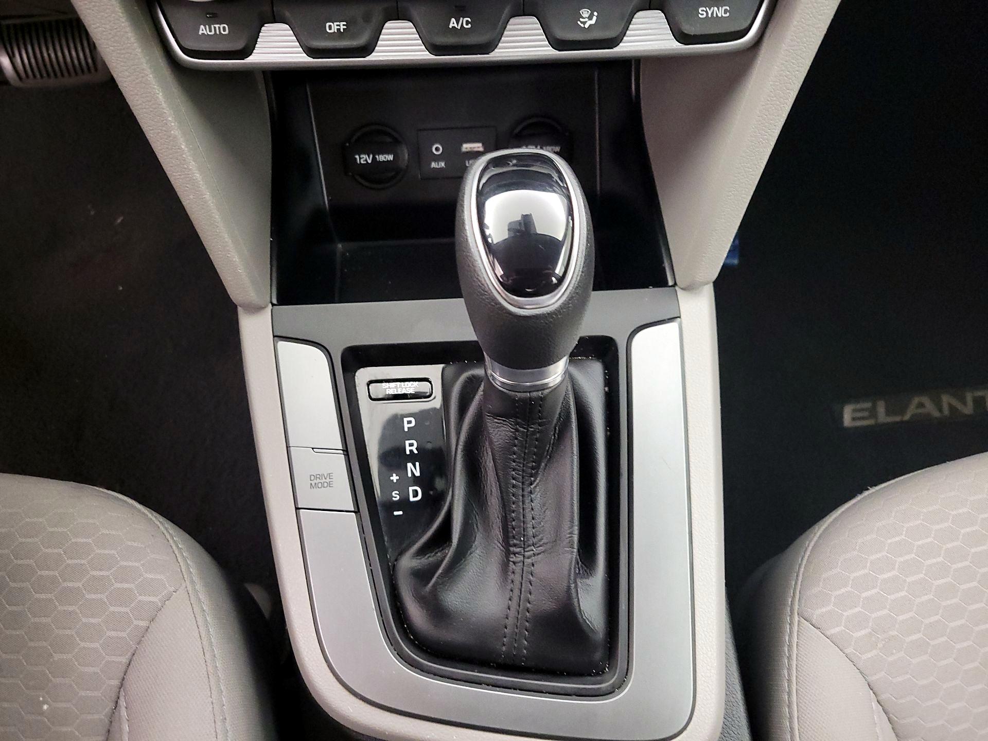 Thumbnail: 2020 Hyundai Elantra - 17