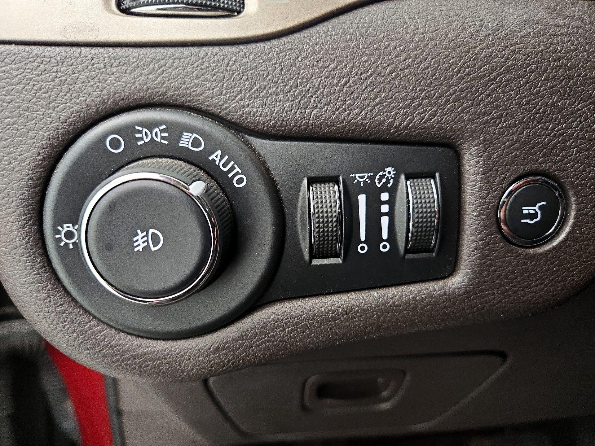 Thumbnail: 2015 Jeep Cherokee - 13