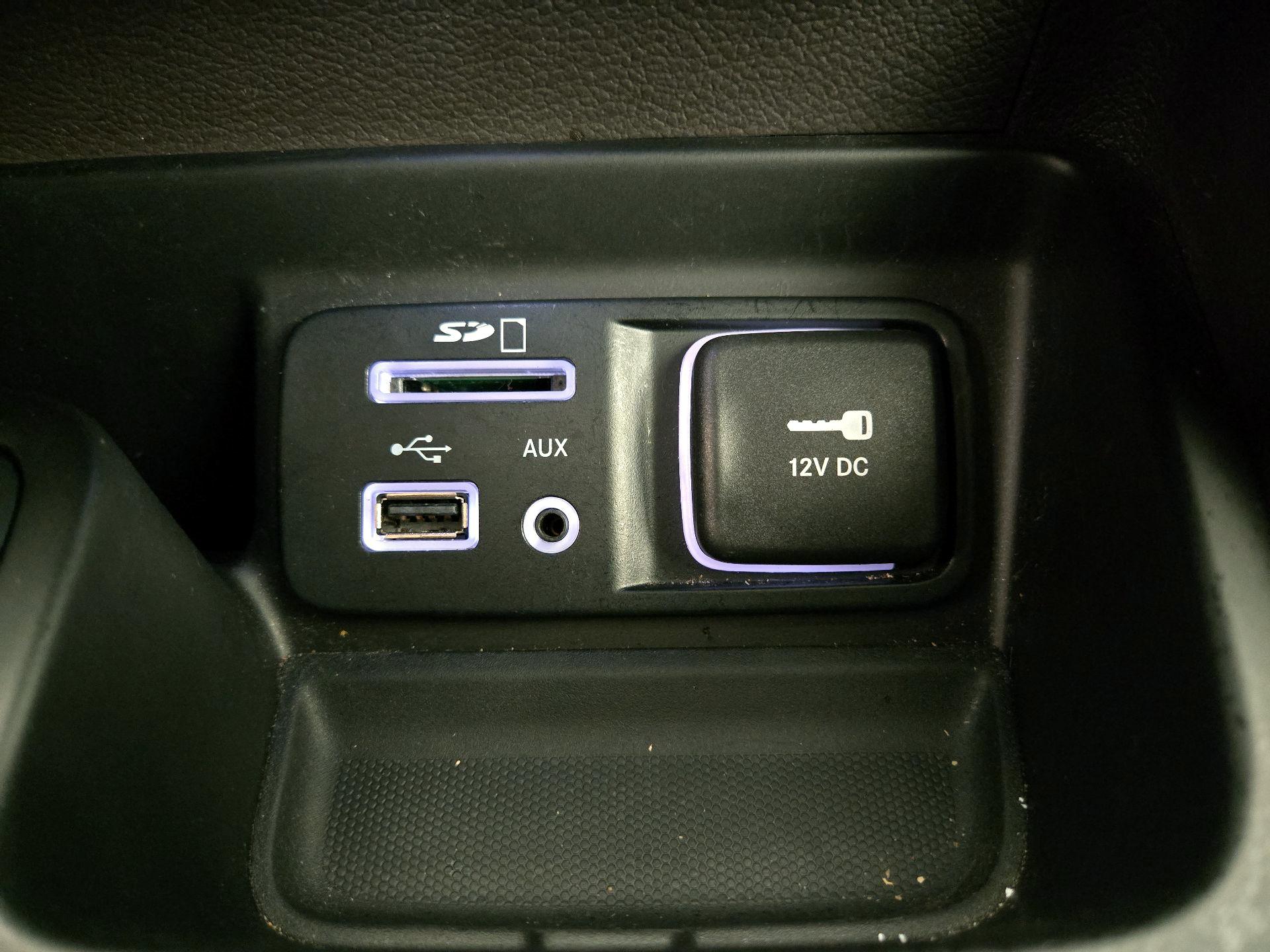 Thumbnail: 2015 Jeep Cherokee - 19