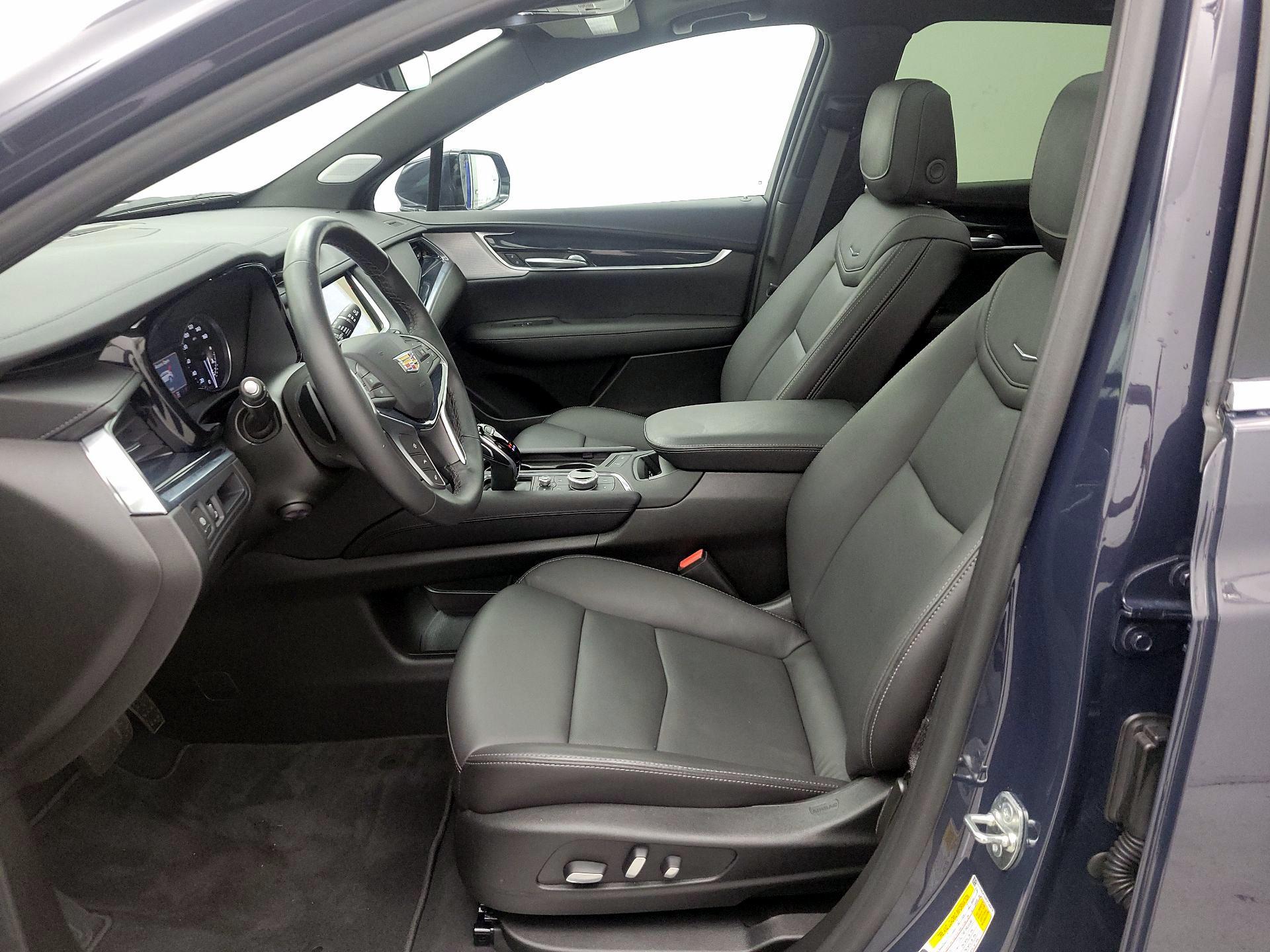 Thumbnail: 2024 Cadillac XT5 - 11