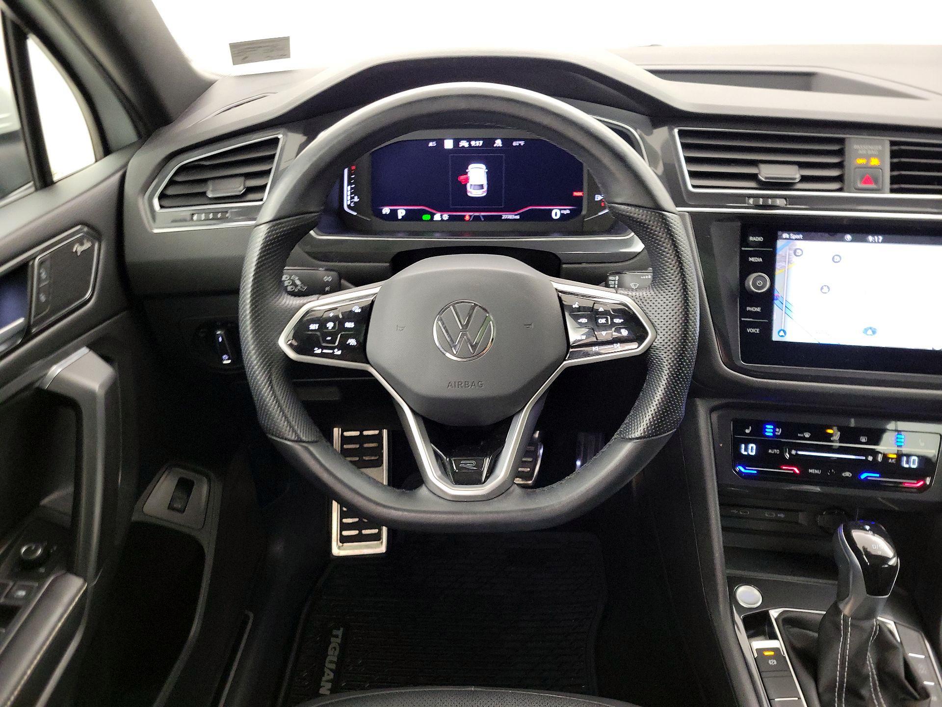 Thumbnail: 2023 Volkswagen Tiguan - 10