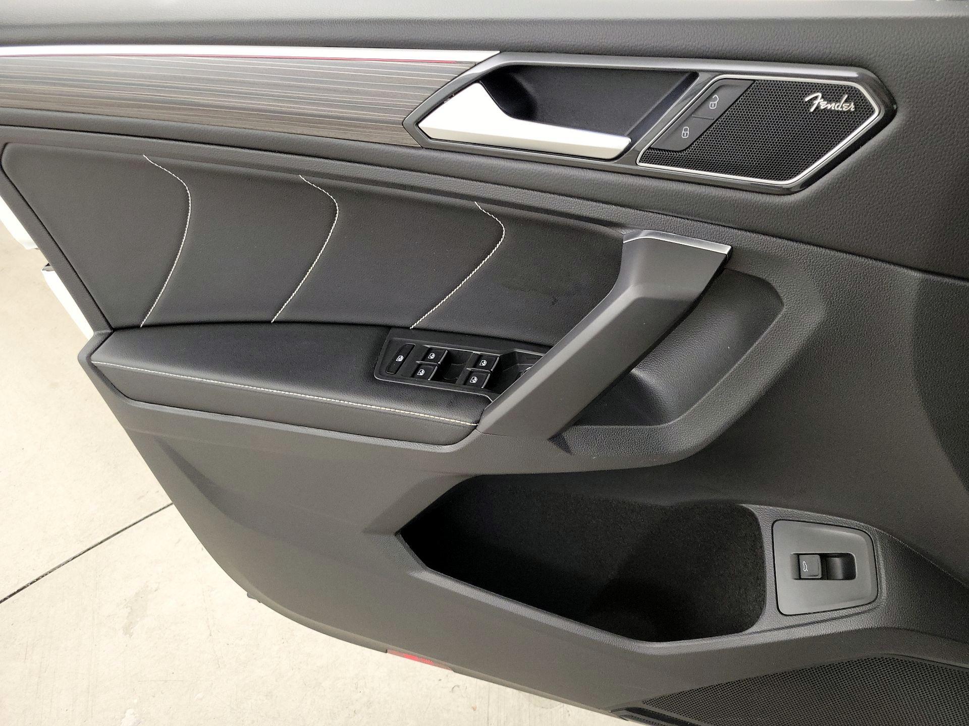 Thumbnail: 2023 Volkswagen Tiguan - 12
