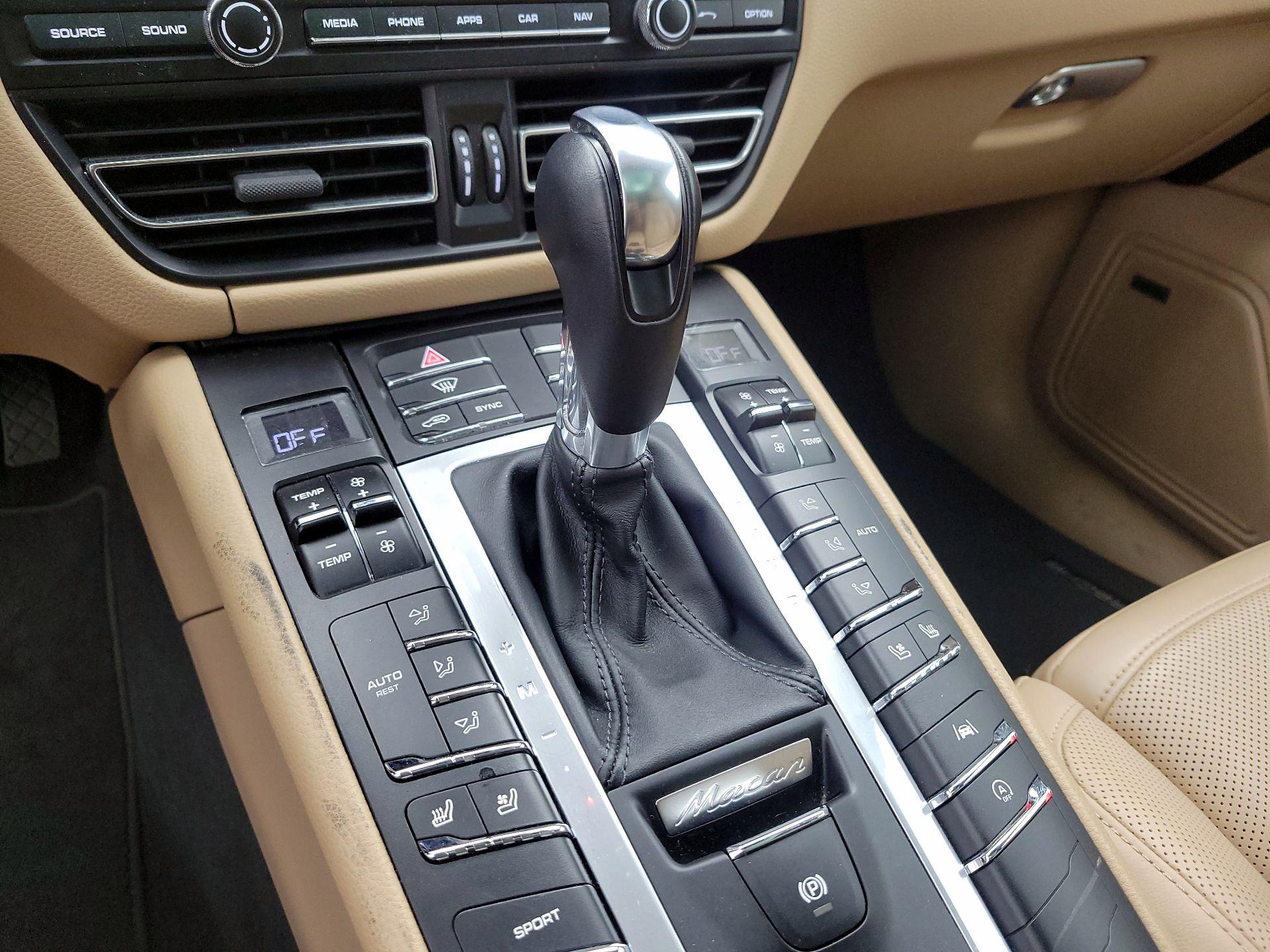 Thumbnail: 2021 Porsche Macan - 17