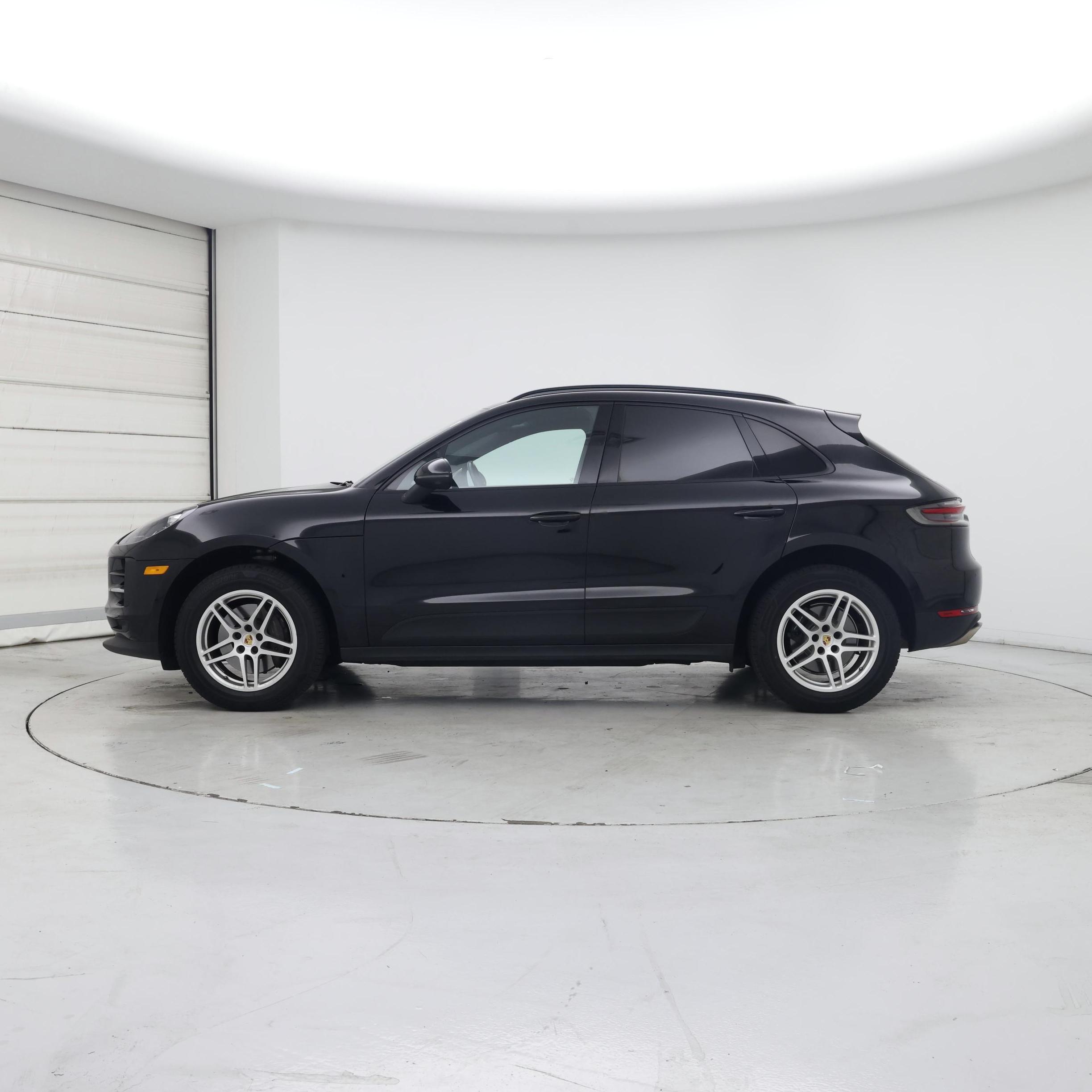 Thumbnail: 2021 Porsche Macan - 3