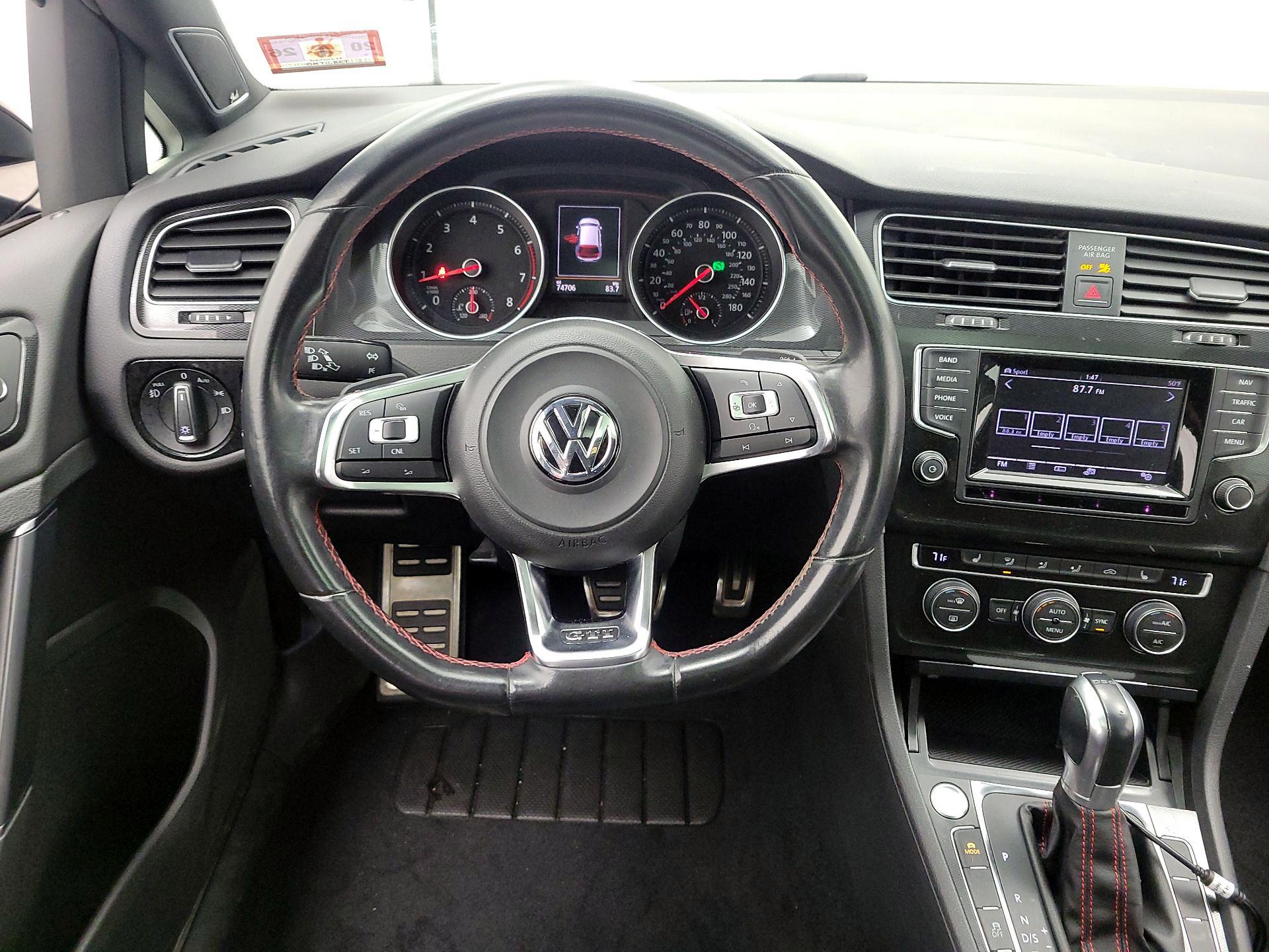 Thumbnail: 2015 Volkswagen Golf - 10