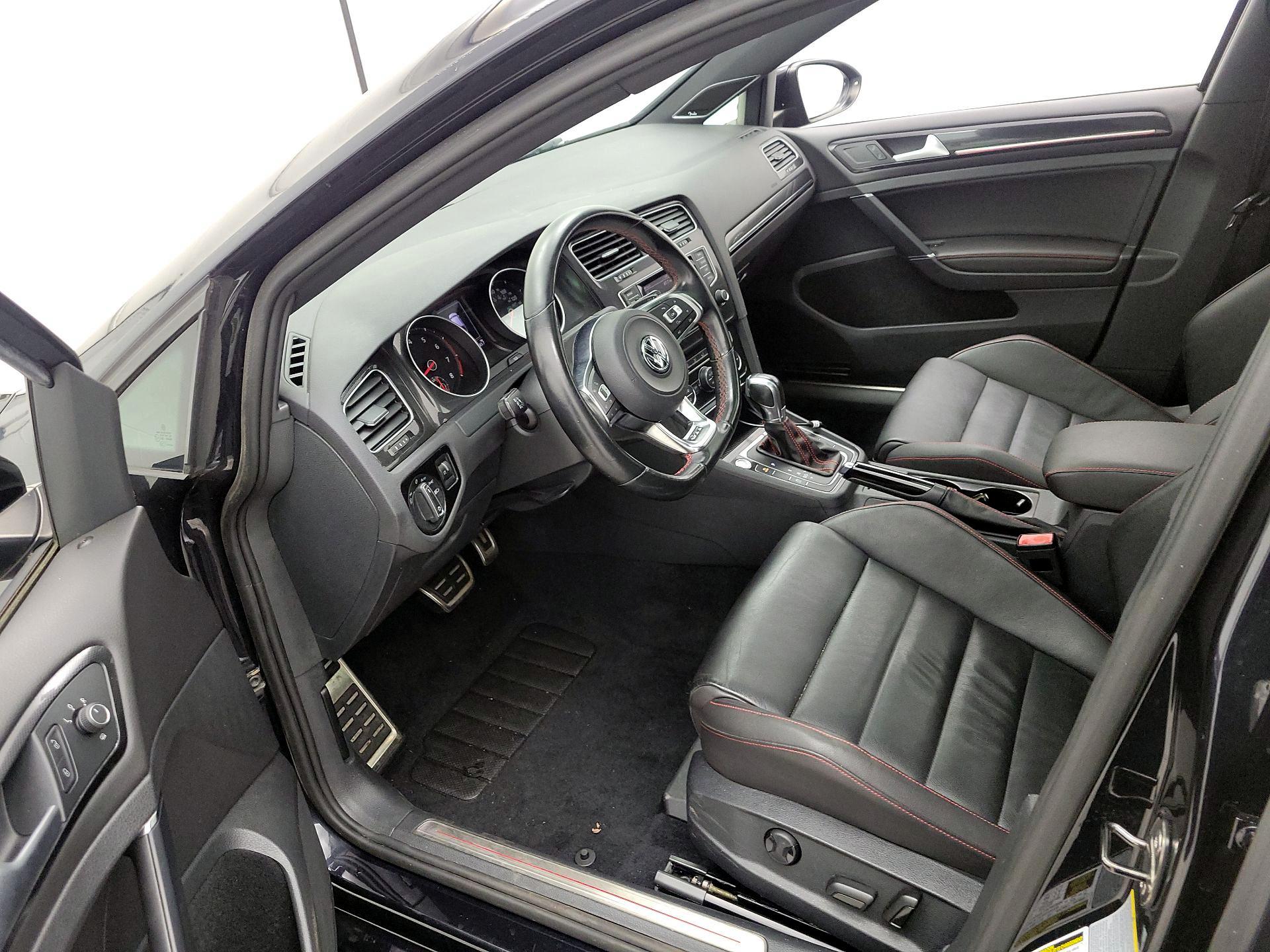 Thumbnail: 2015 Volkswagen Golf - 11