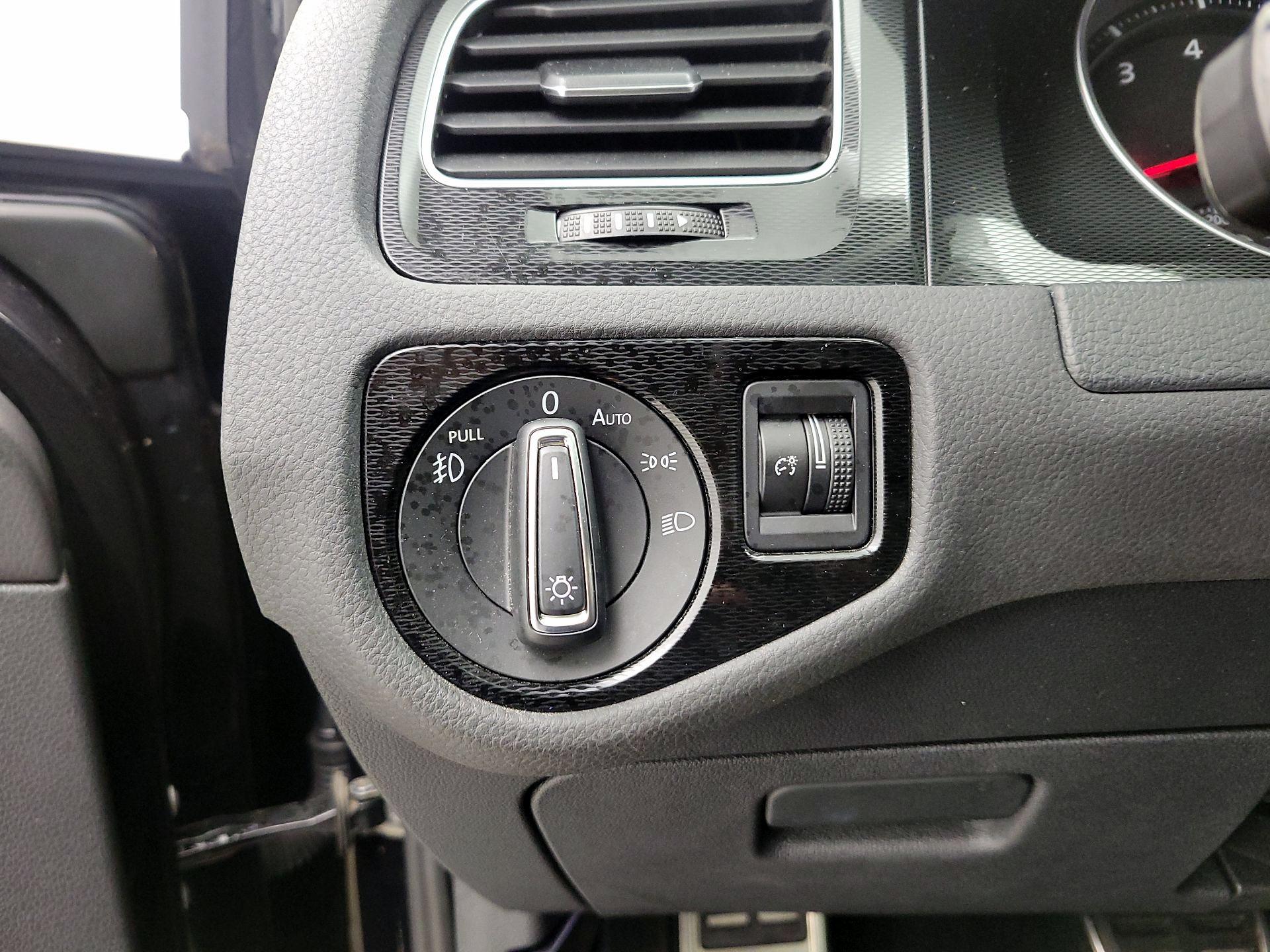 Thumbnail: 2015 Volkswagen Golf - 13