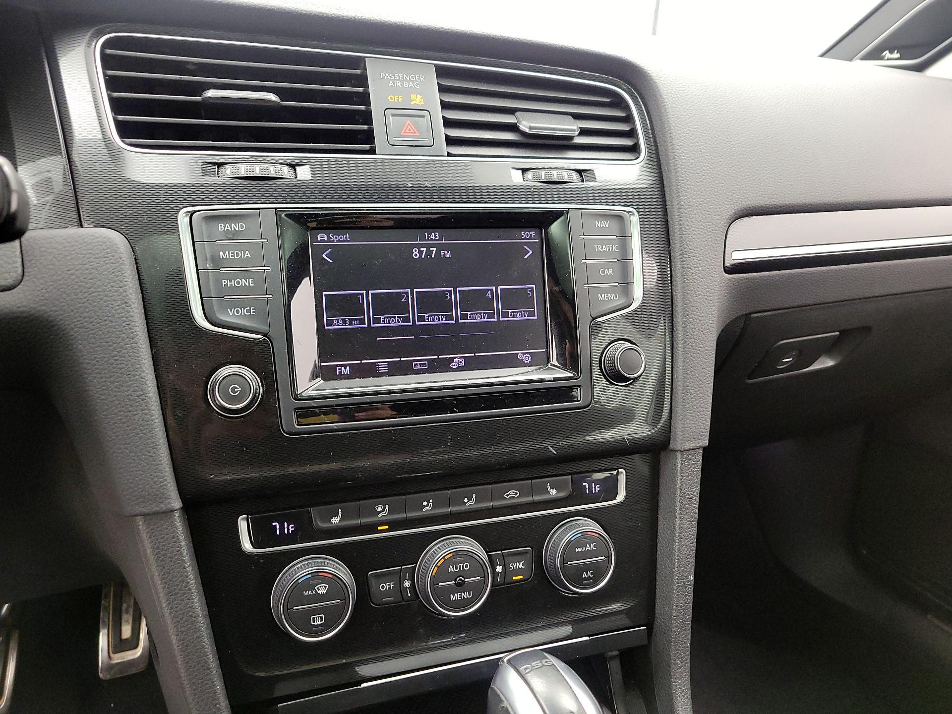 Thumbnail: 2015 Volkswagen Golf - 15