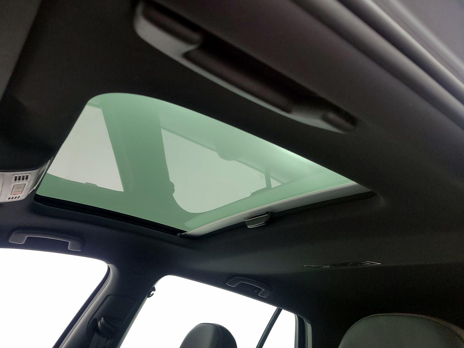 Thumbnail: 2015 Volkswagen Golf - 18