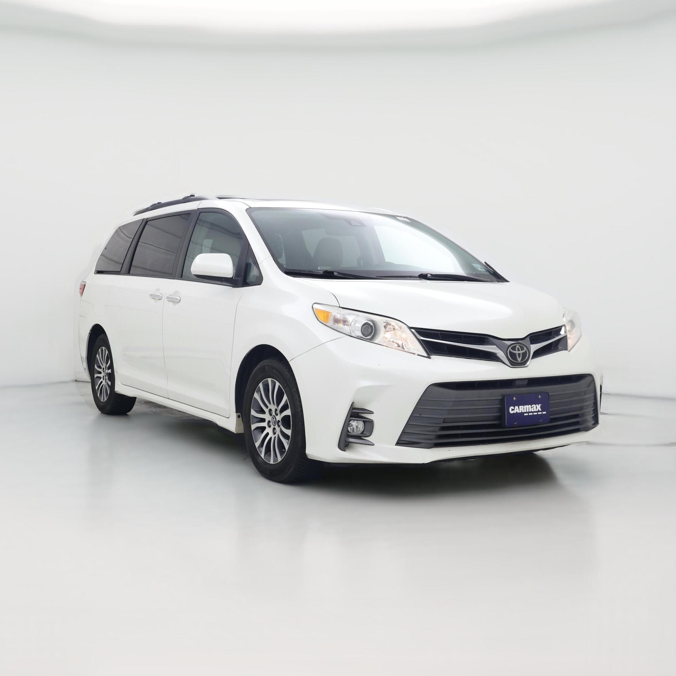 Thumbnail: 2018 Toyota Sienna - 1