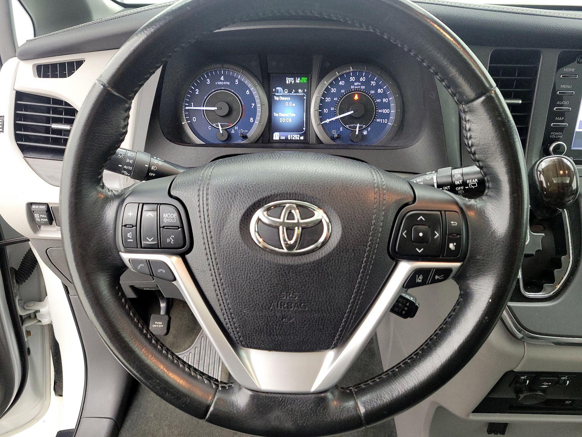 Thumbnail: 2018 Toyota Sienna - 10