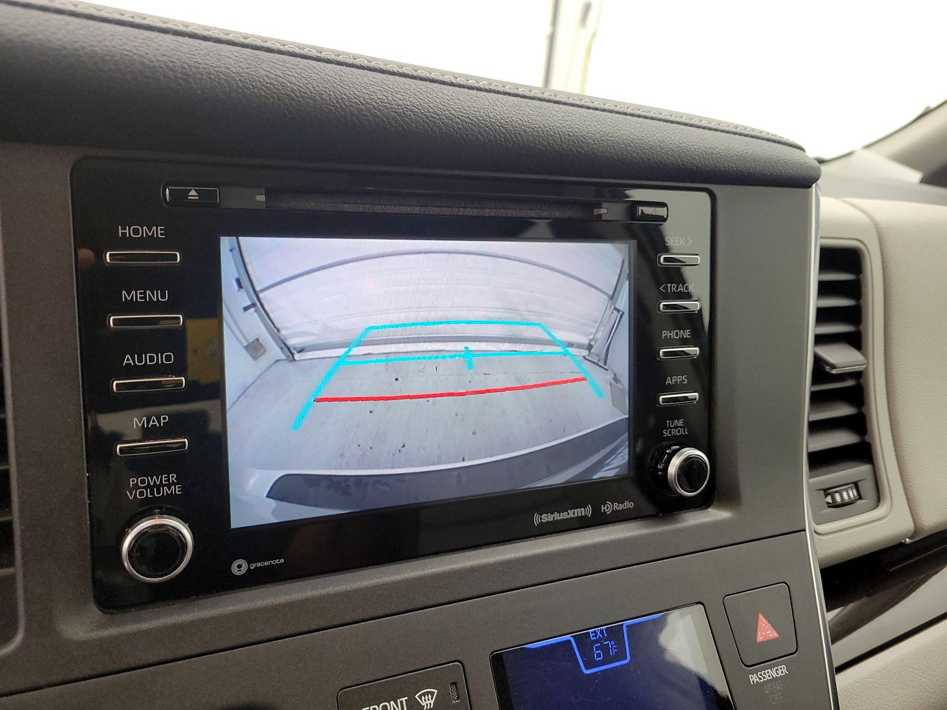 Thumbnail: 2018 Toyota Sienna - 15