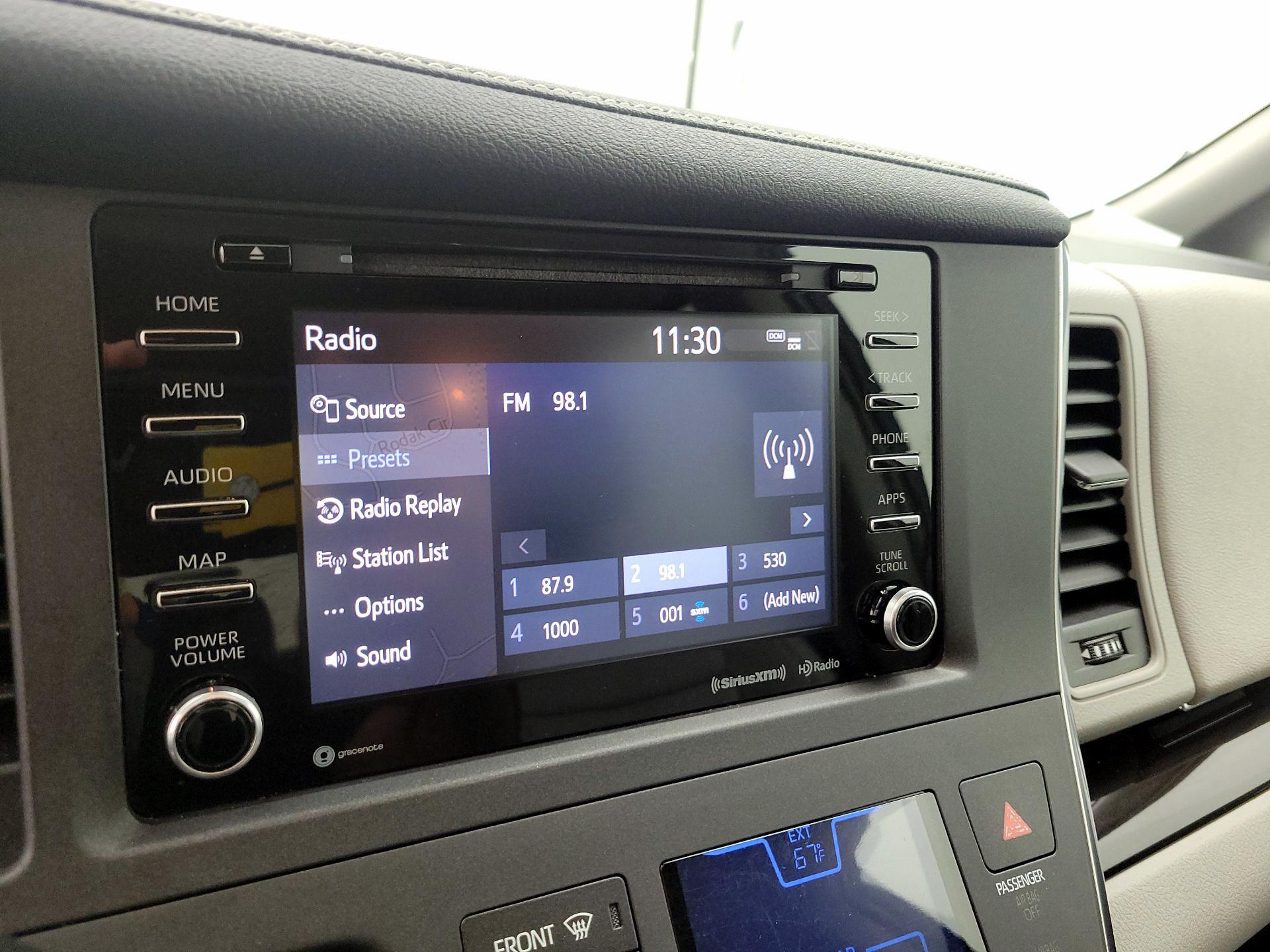 Thumbnail: 2018 Toyota Sienna - 16