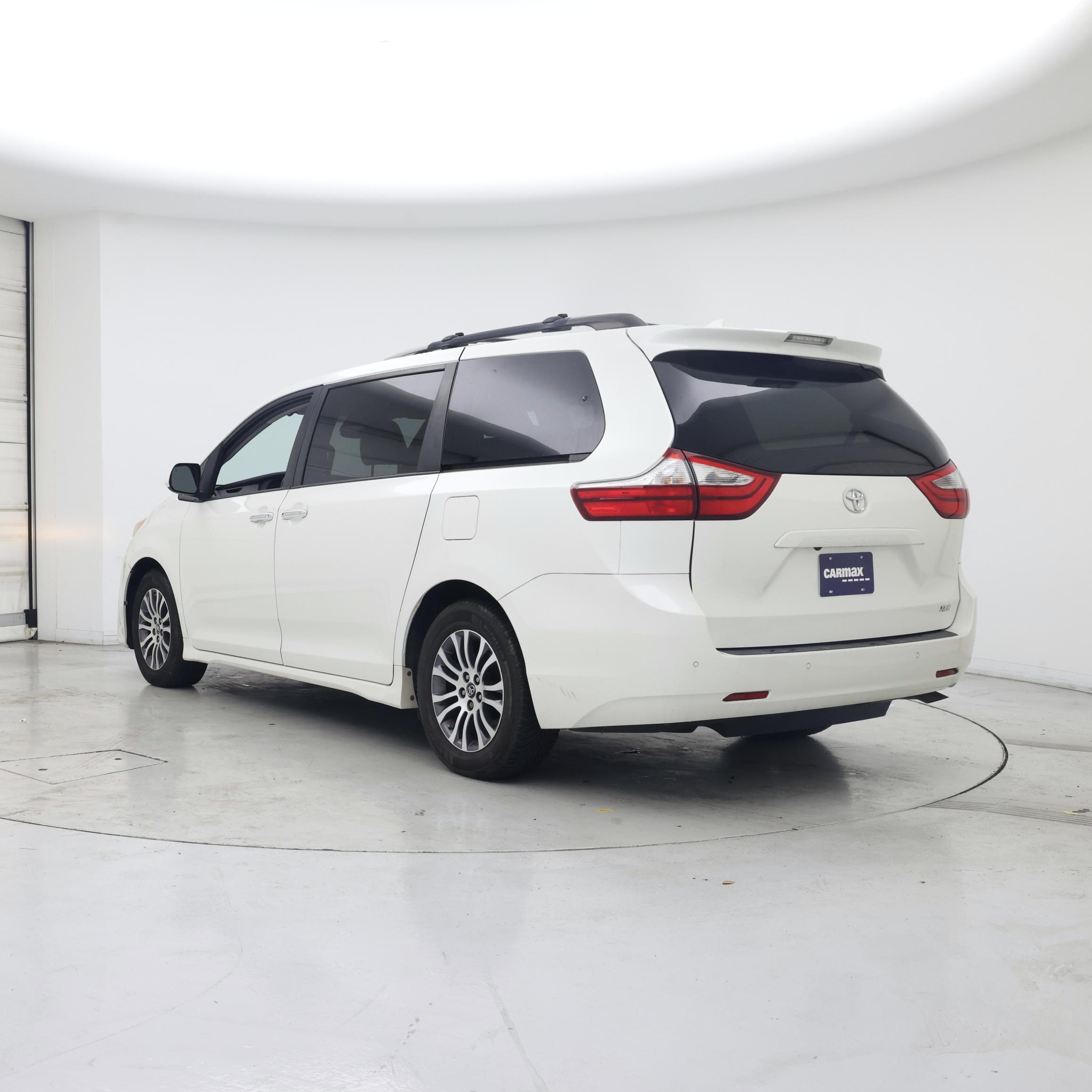Thumbnail: 2018 Toyota Sienna - 2