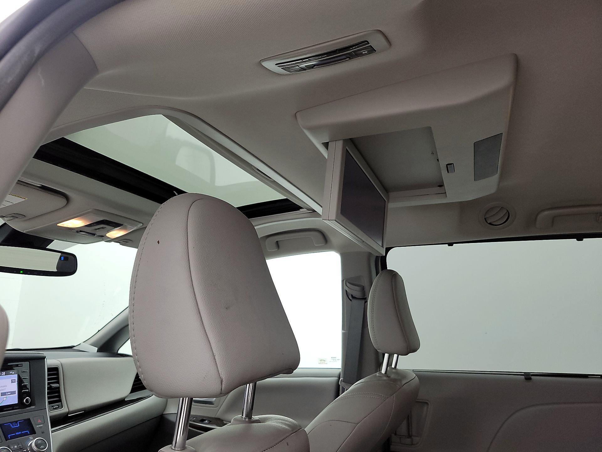 Thumbnail: 2018 Toyota Sienna - 20
