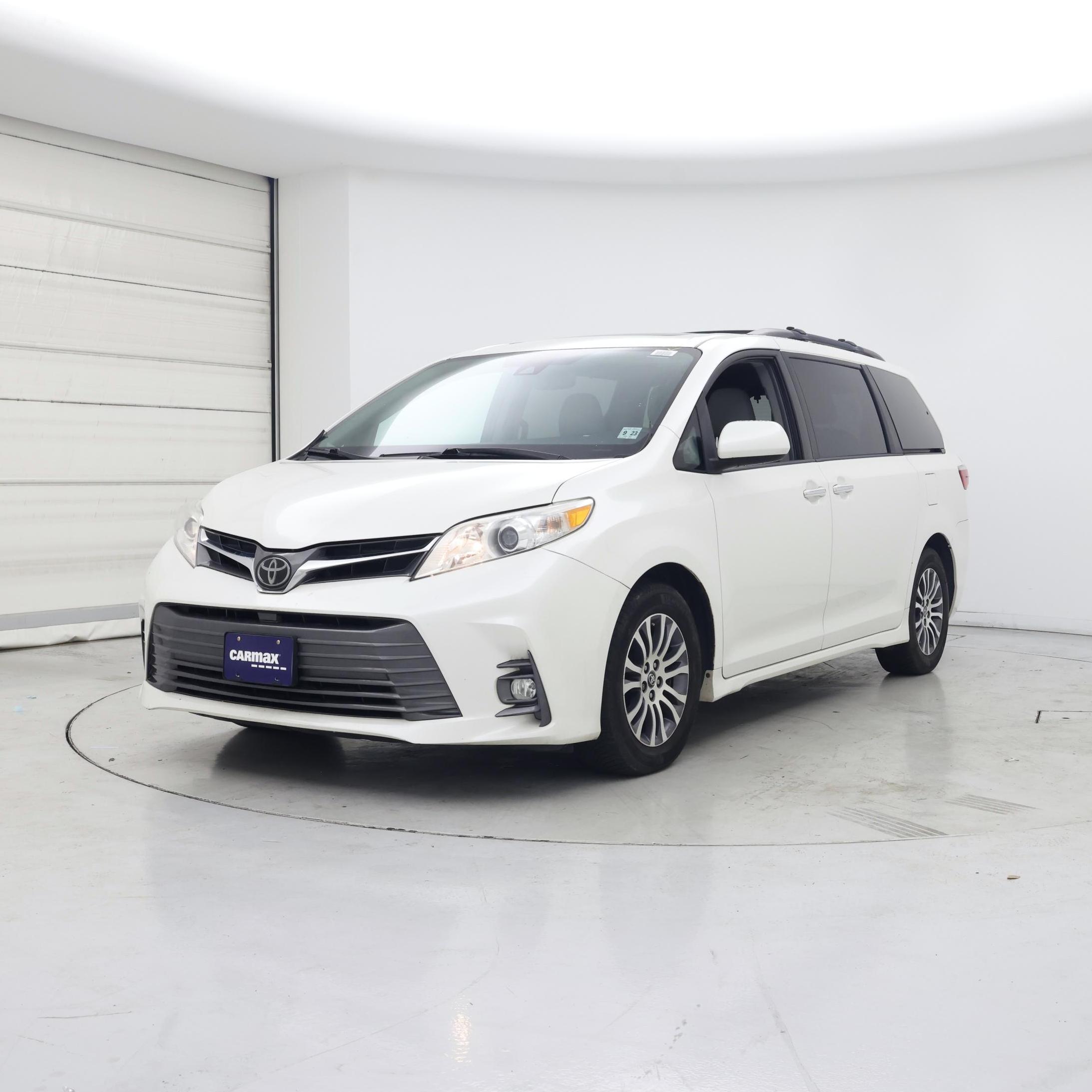 Thumbnail: 2018 Toyota Sienna - 4