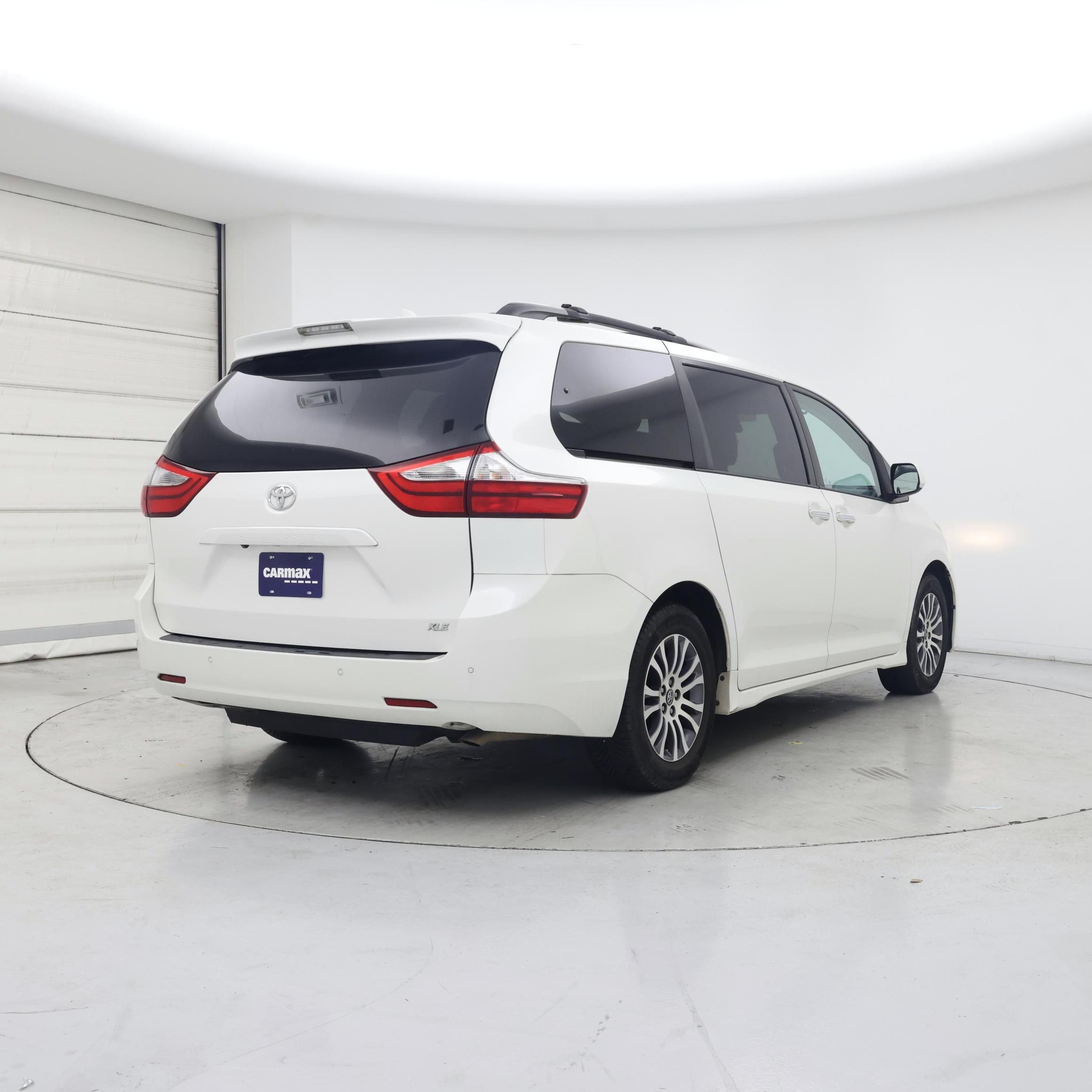 Thumbnail: 2018 Toyota Sienna - 8