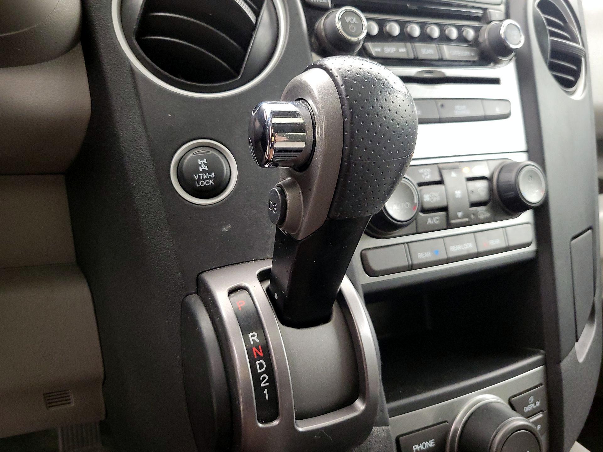 Thumbnail: 2015 Honda Pilot - 17