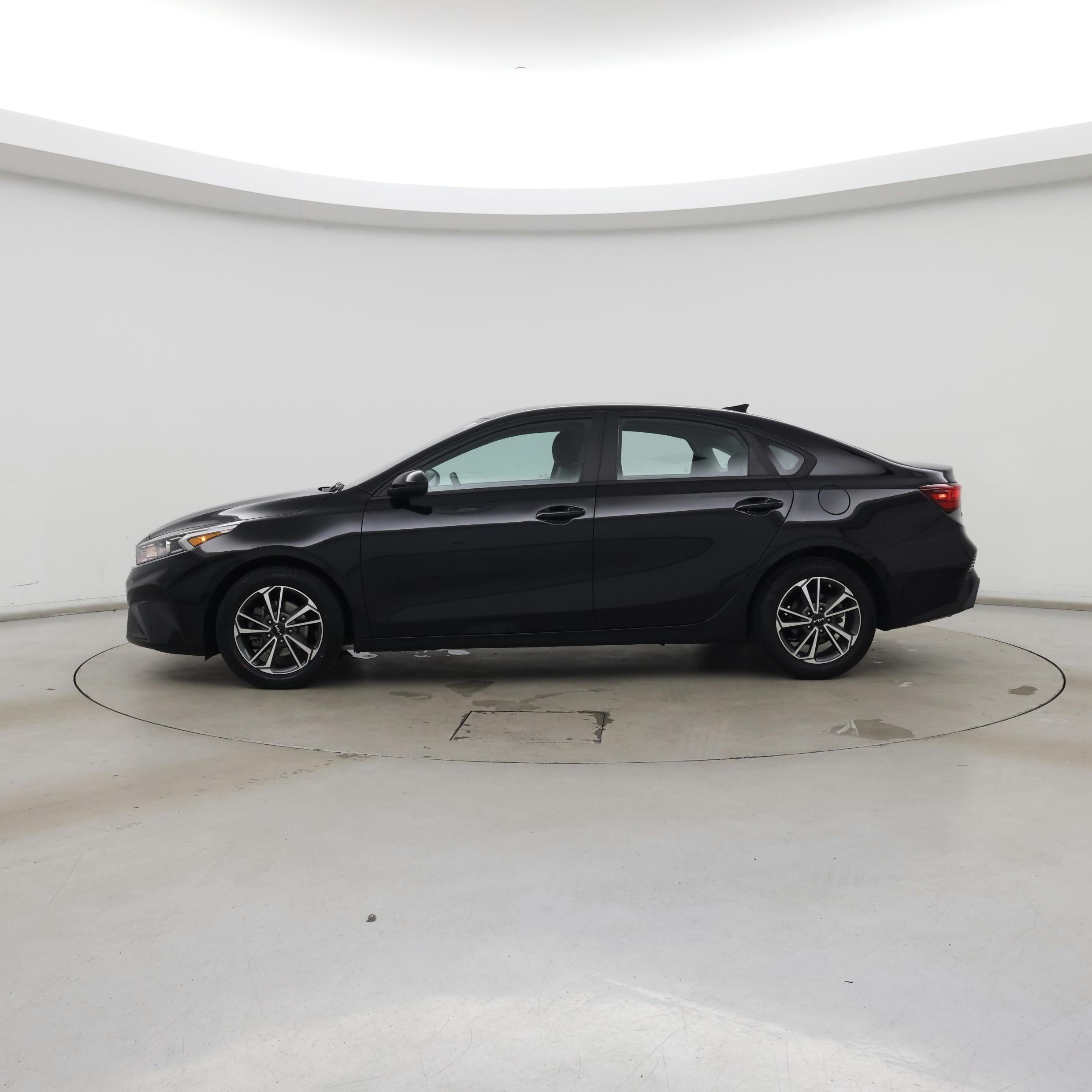 Thumbnail: 2022 Kia Forte - 3