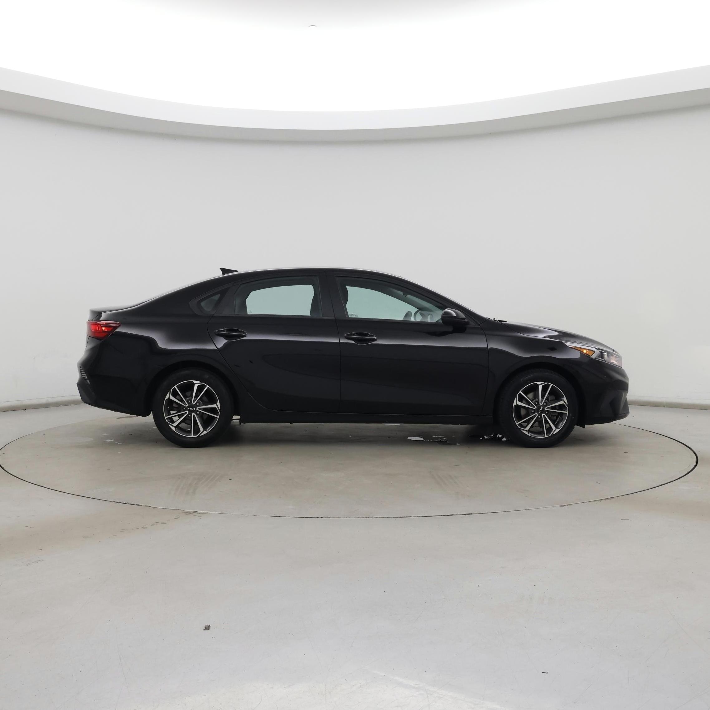 Thumbnail: 2022 Kia Forte - 7