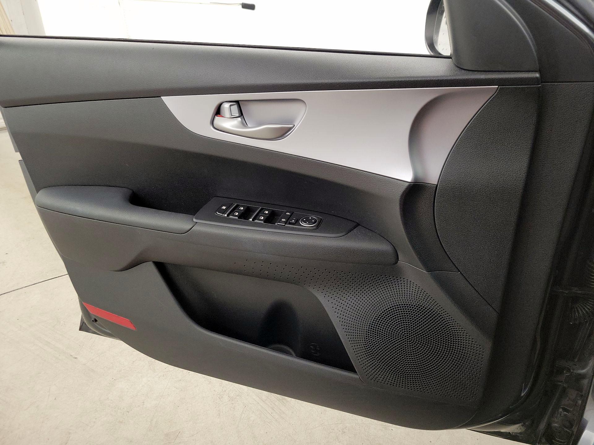 Thumbnail: 2023 Kia Forte - 12