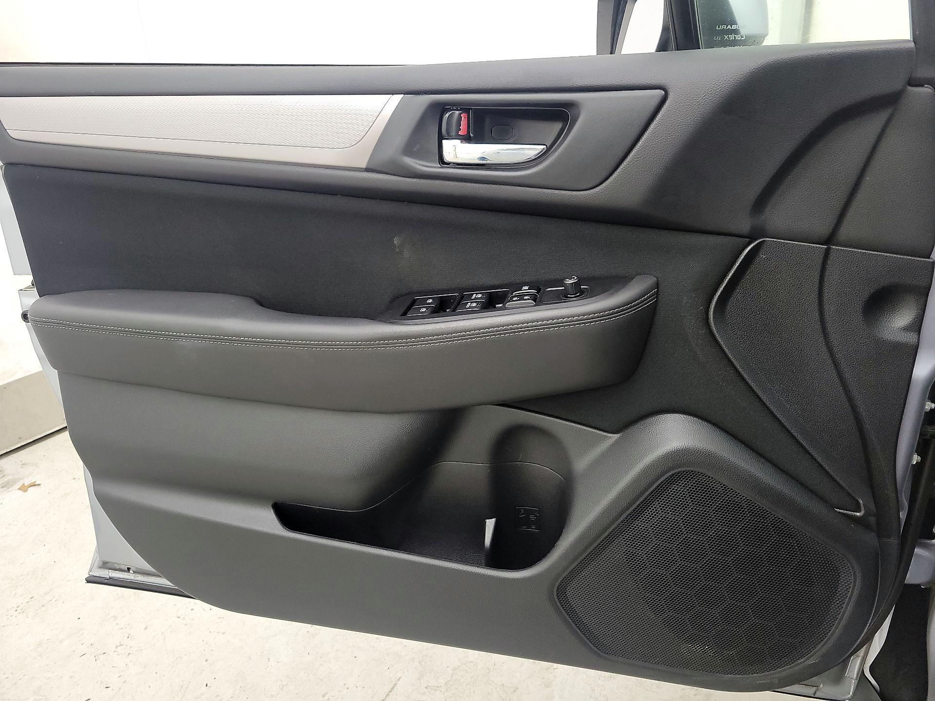 Thumbnail: 2015 Subaru Outback - 12