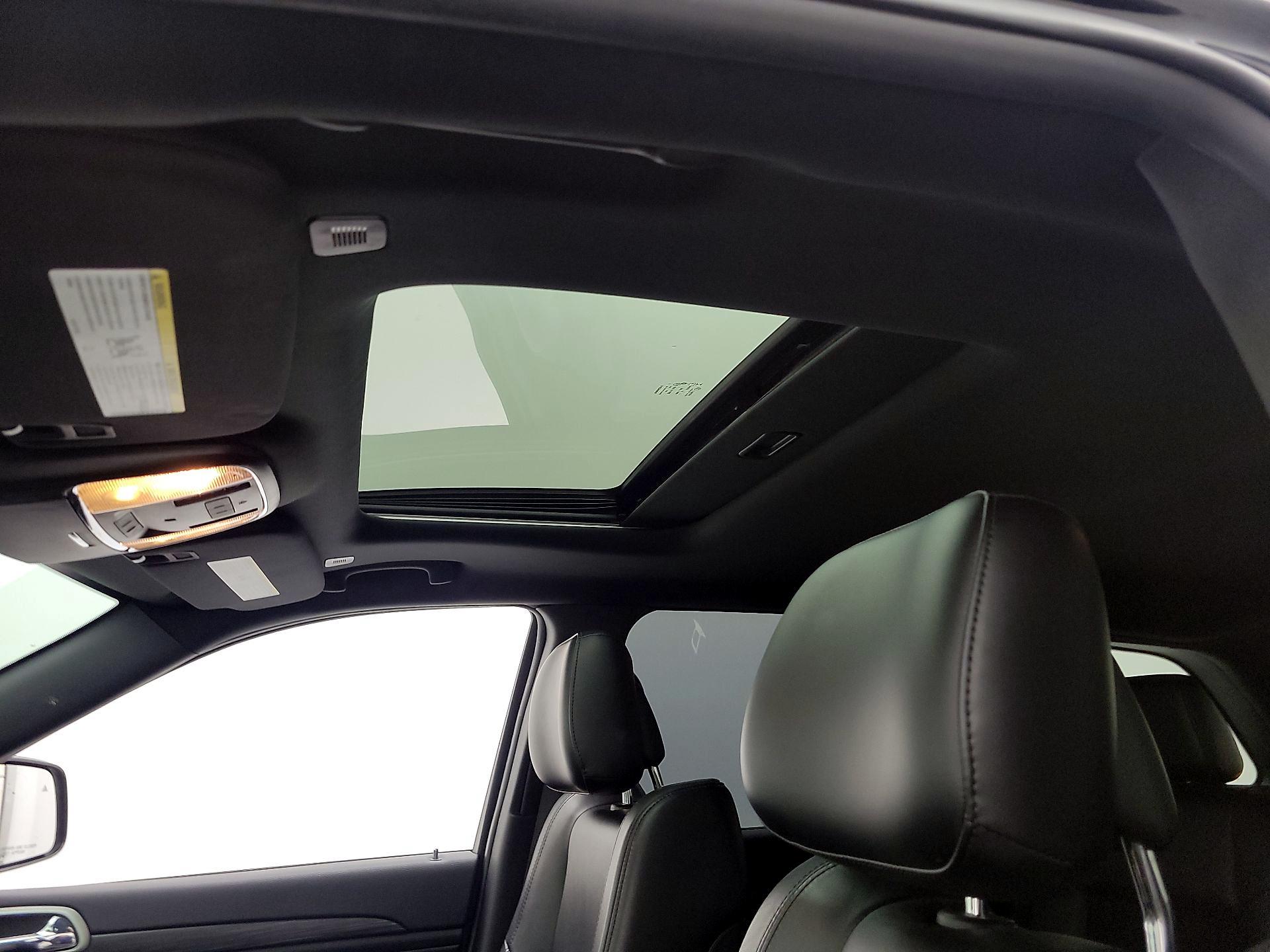 Thumbnail: 2019 Jeep Grand Cherokee - 20