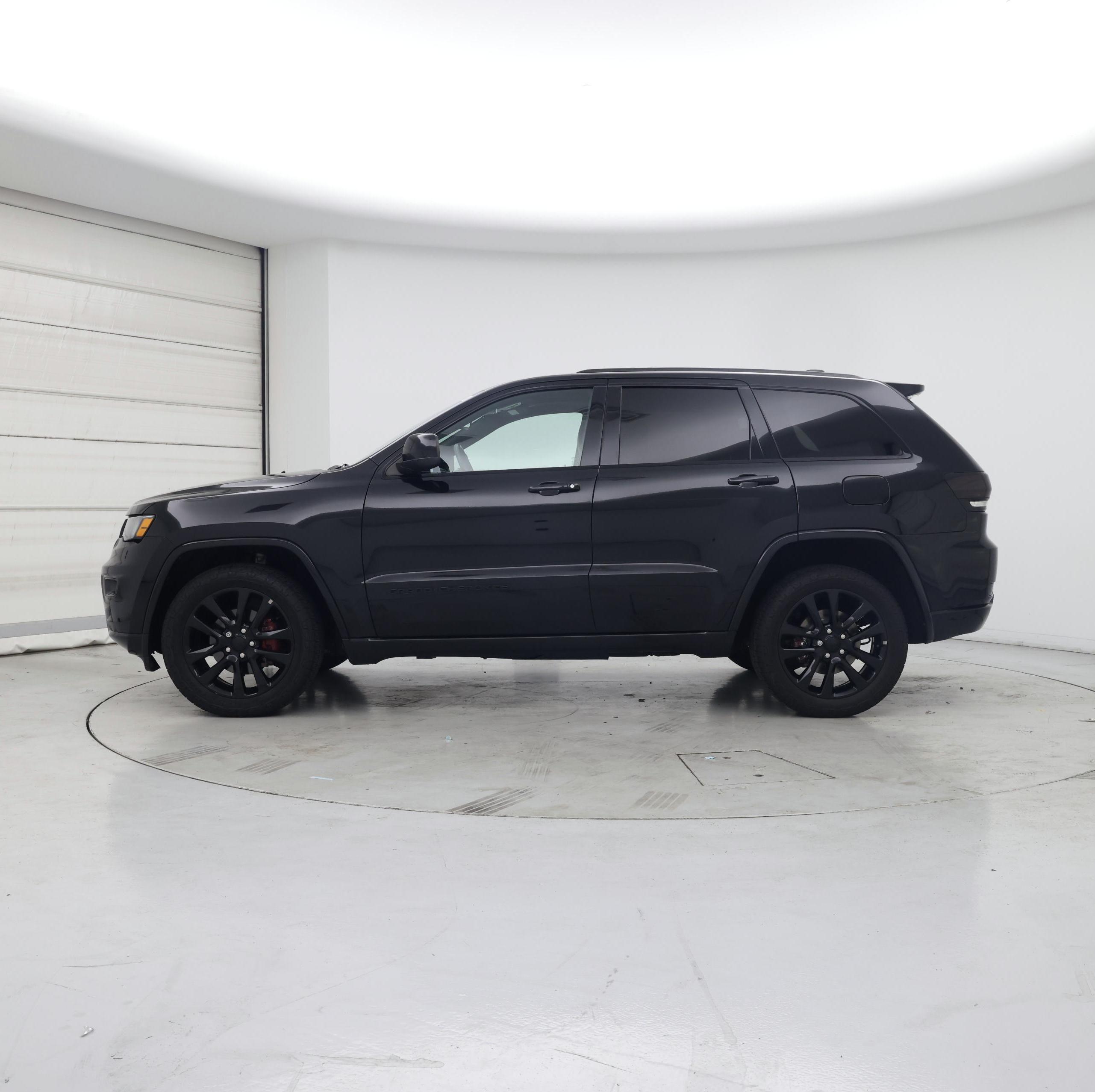 Thumbnail: 2019 Jeep Grand Cherokee - 3