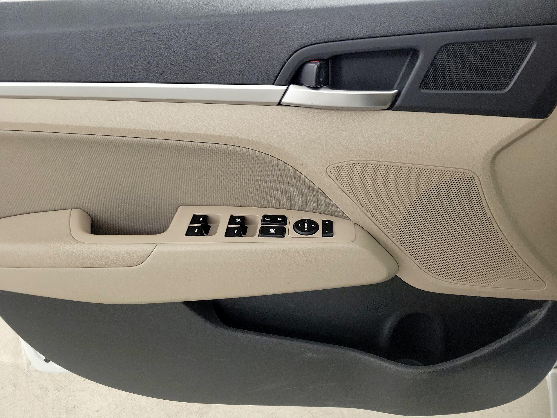 Thumbnail: 2020 Hyundai Elantra - 12