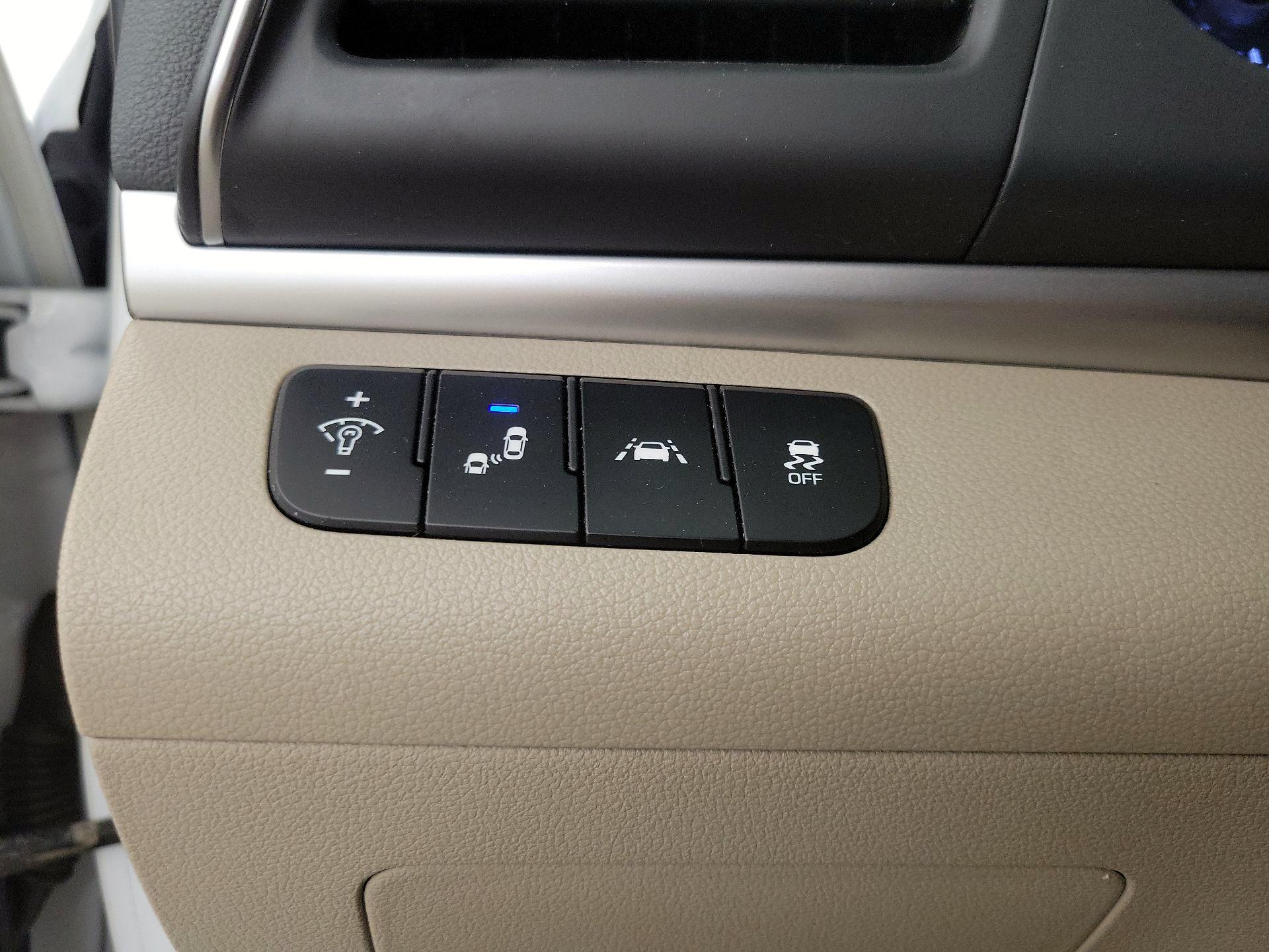 Thumbnail: 2020 Hyundai Elantra - 13