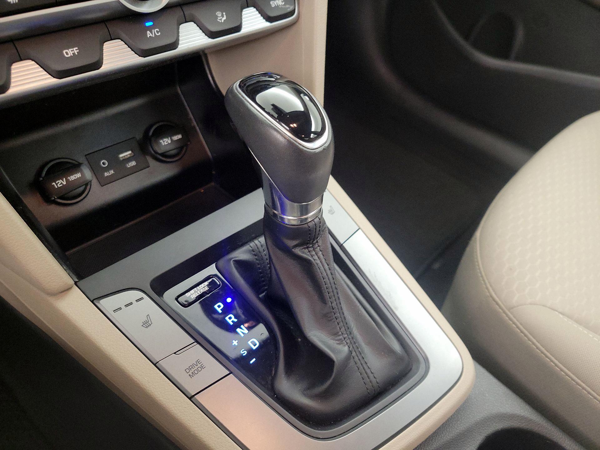 Thumbnail: 2020 Hyundai Elantra - 17