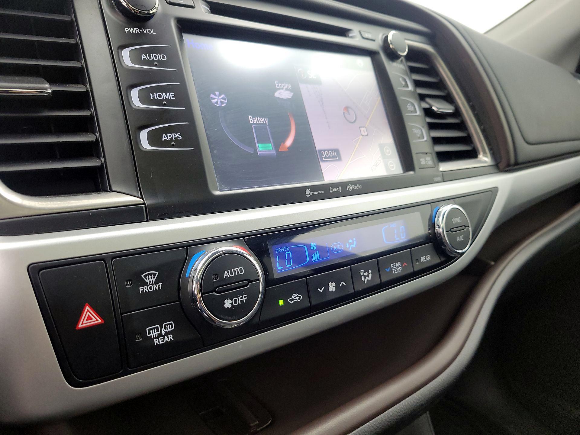 Thumbnail: 2019 Toyota Highlander - 17