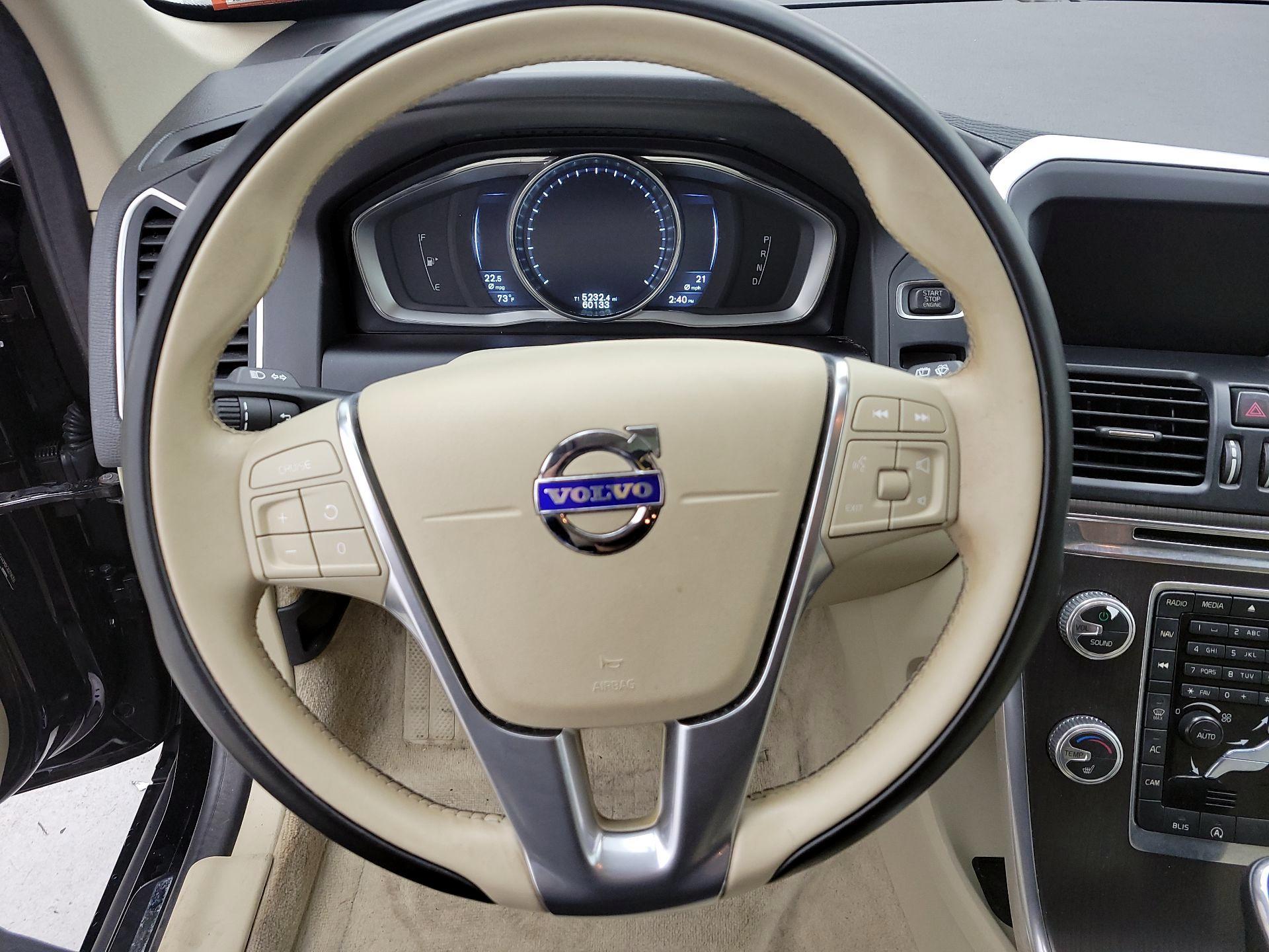 Thumbnail: 2016 Volvo XC60 - 10