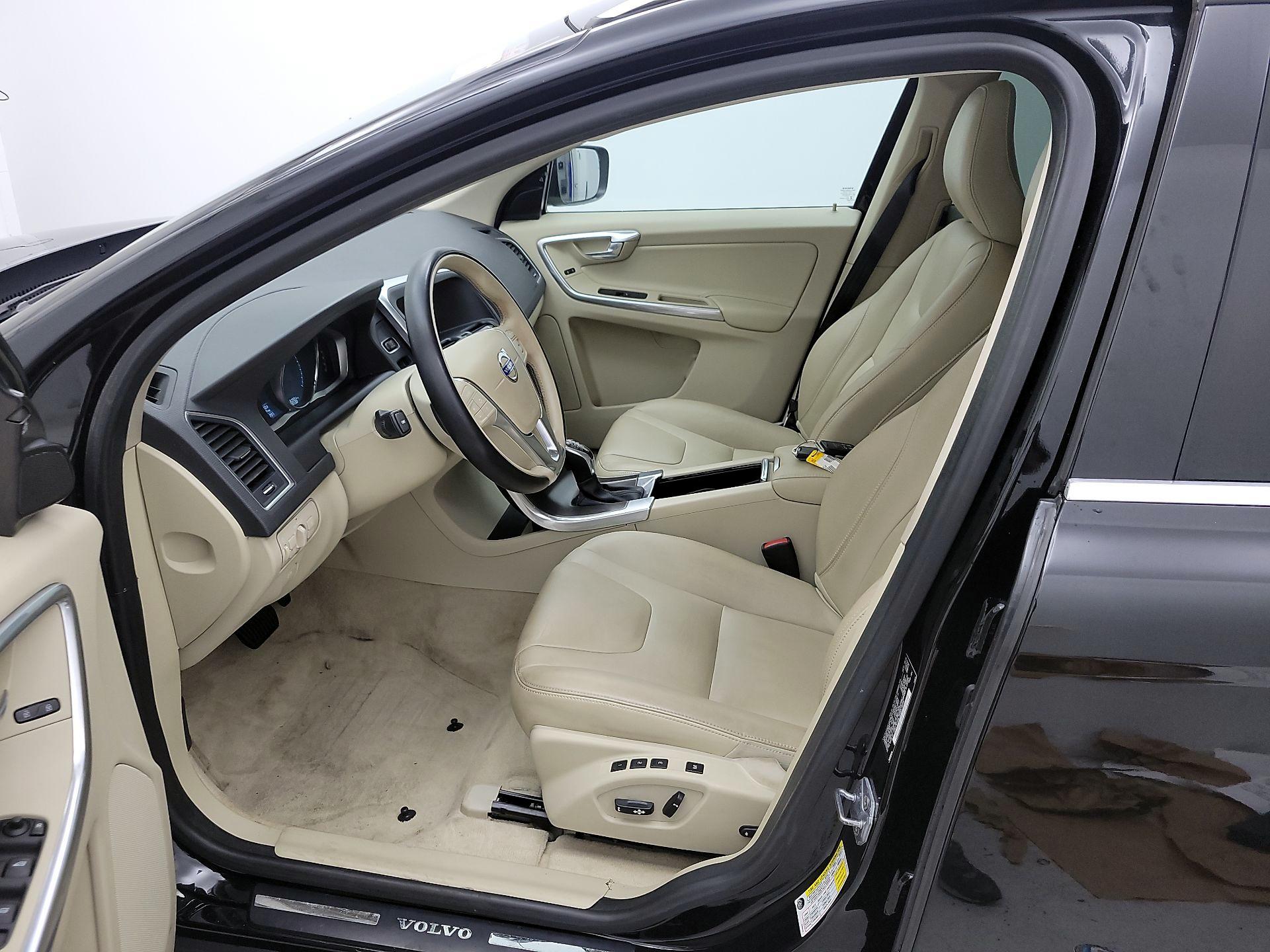 Thumbnail: 2016 Volvo XC60 - 11