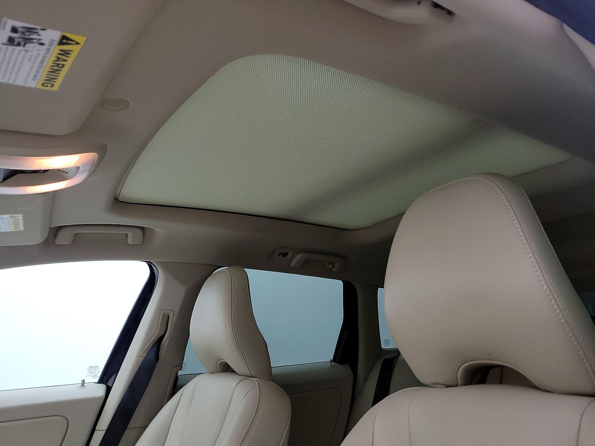 Thumbnail: 2016 Volvo XC60 - 18