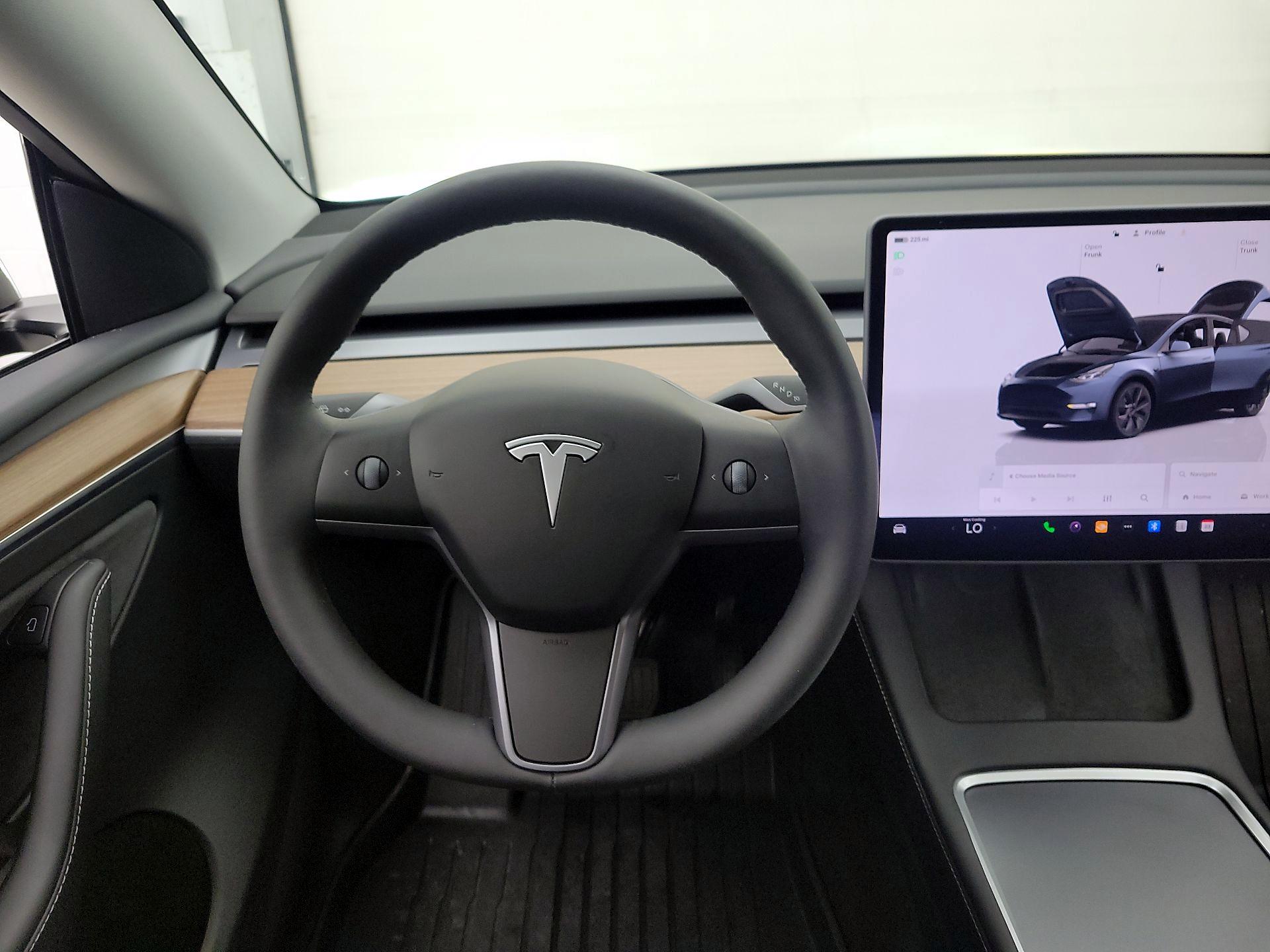 Thumbnail: 2025 Tesla Model Y - 10