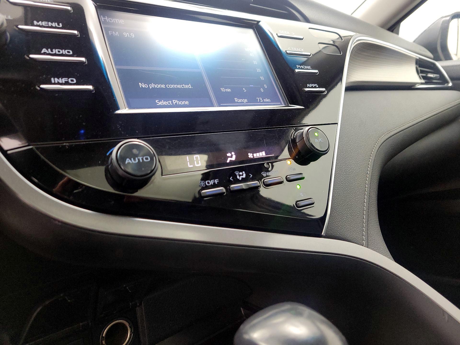 Thumbnail: 2018 Toyota Camry - 15