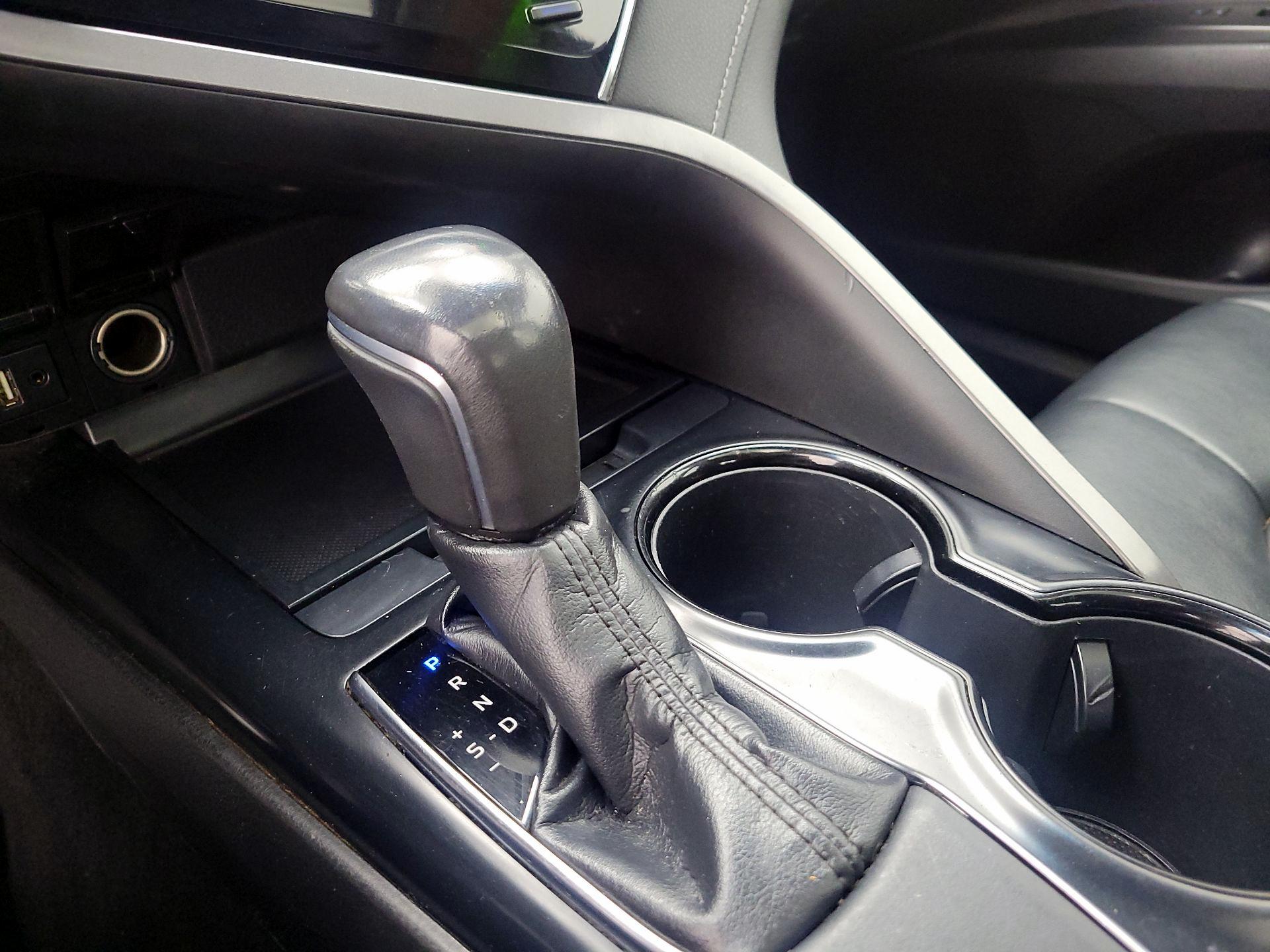 Thumbnail: 2018 Toyota Camry - 16