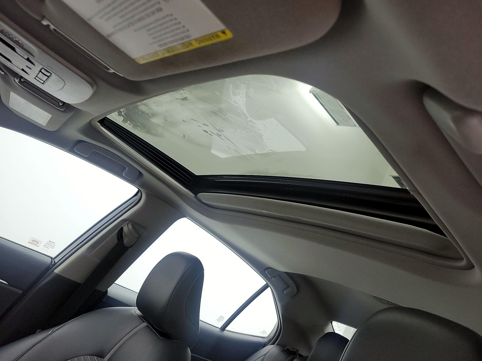 Thumbnail: 2018 Toyota Camry - 17