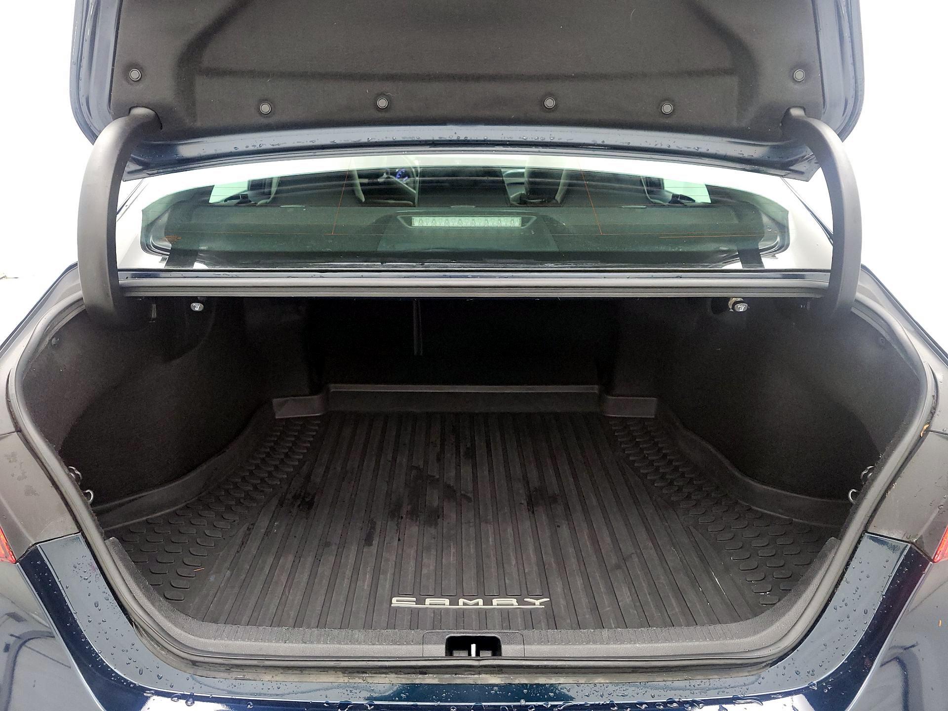 Thumbnail: 2018 Toyota Camry - 19