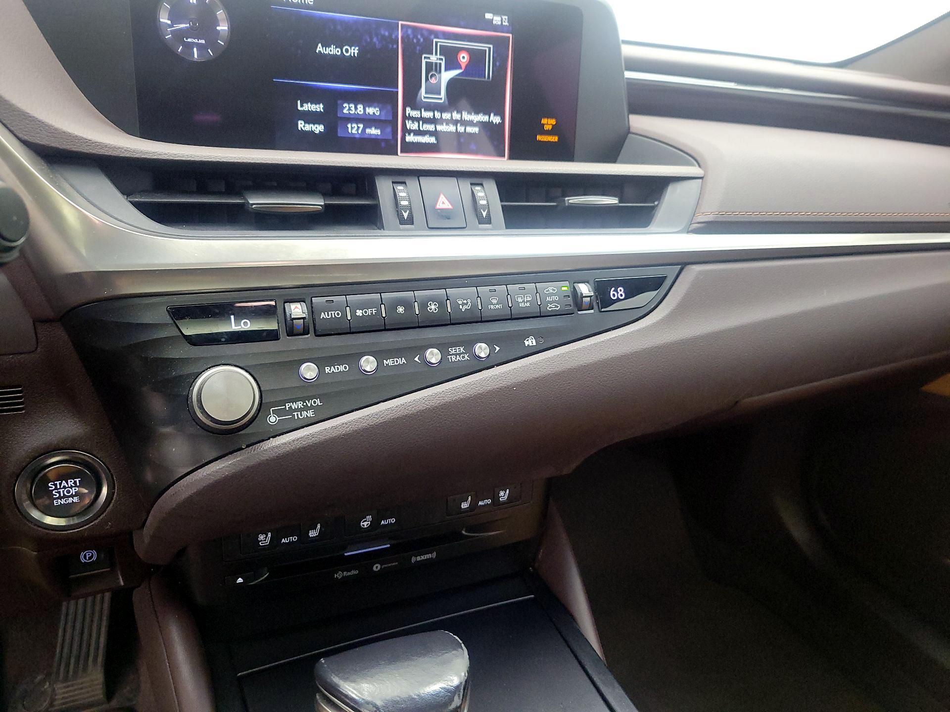 Thumbnail: 2021 Lexus ES - 16
