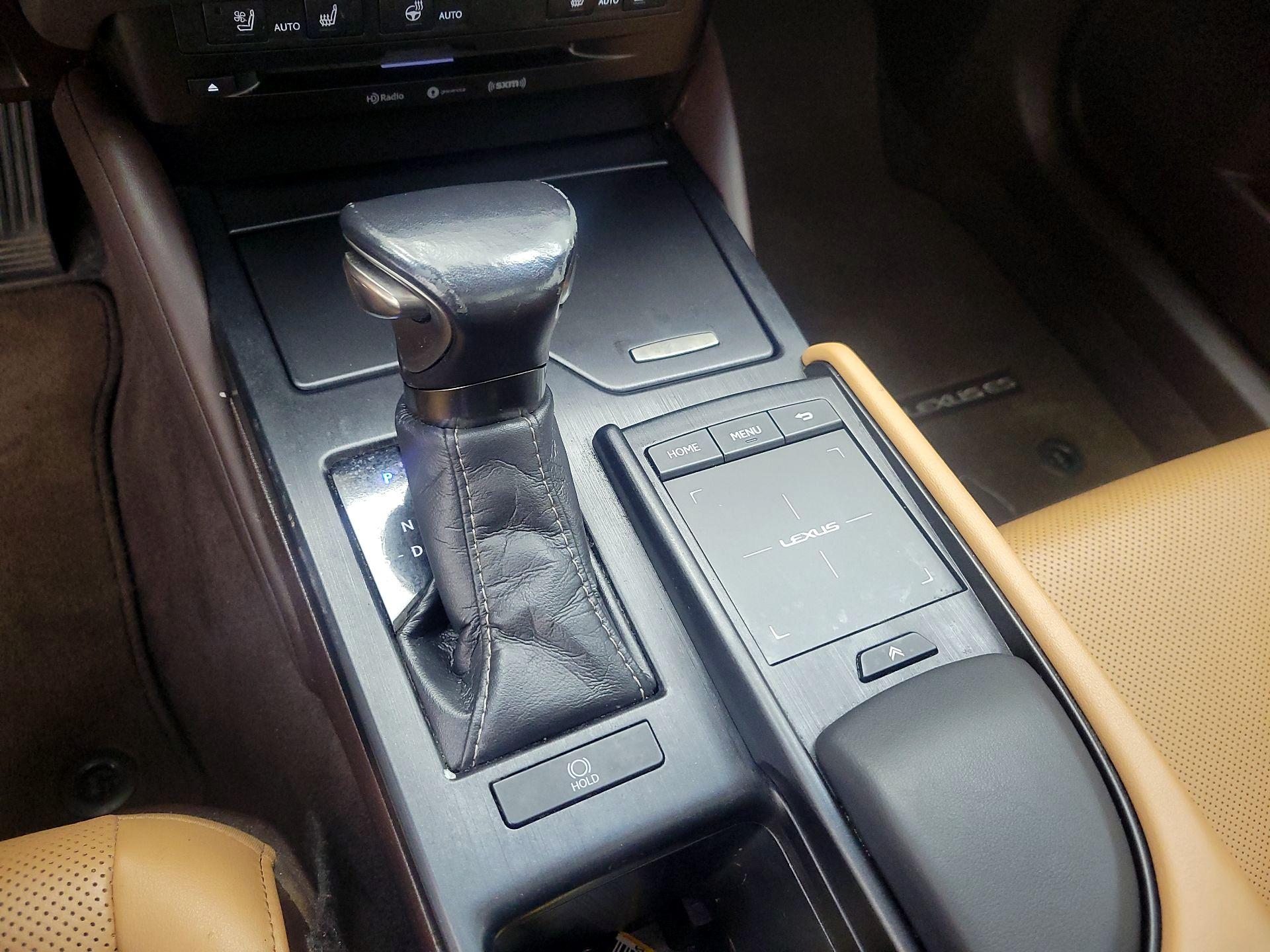 Thumbnail: 2021 Lexus ES - 17